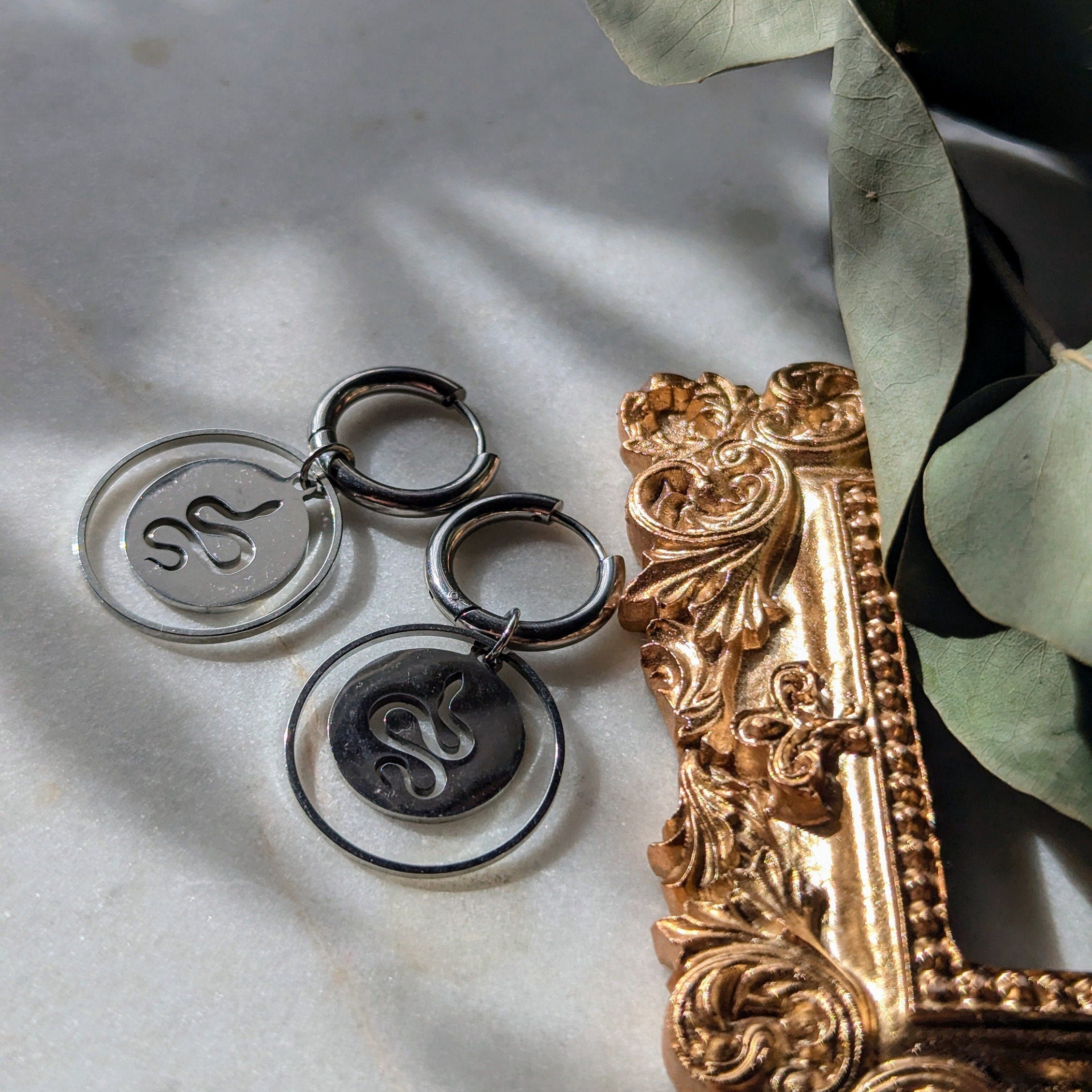 Creolen "Serpent Elegance" – Mit Schlangen-Anhänger aus Edelstahl