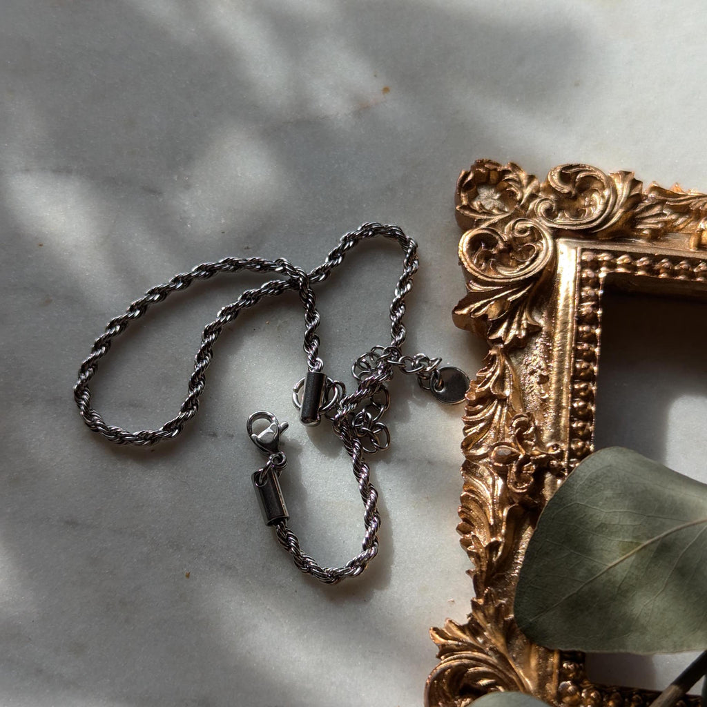 Schlichtes Edelstahl-Fußkettchen aus Schlangenkette – Minimalistisches Design für klare Linien