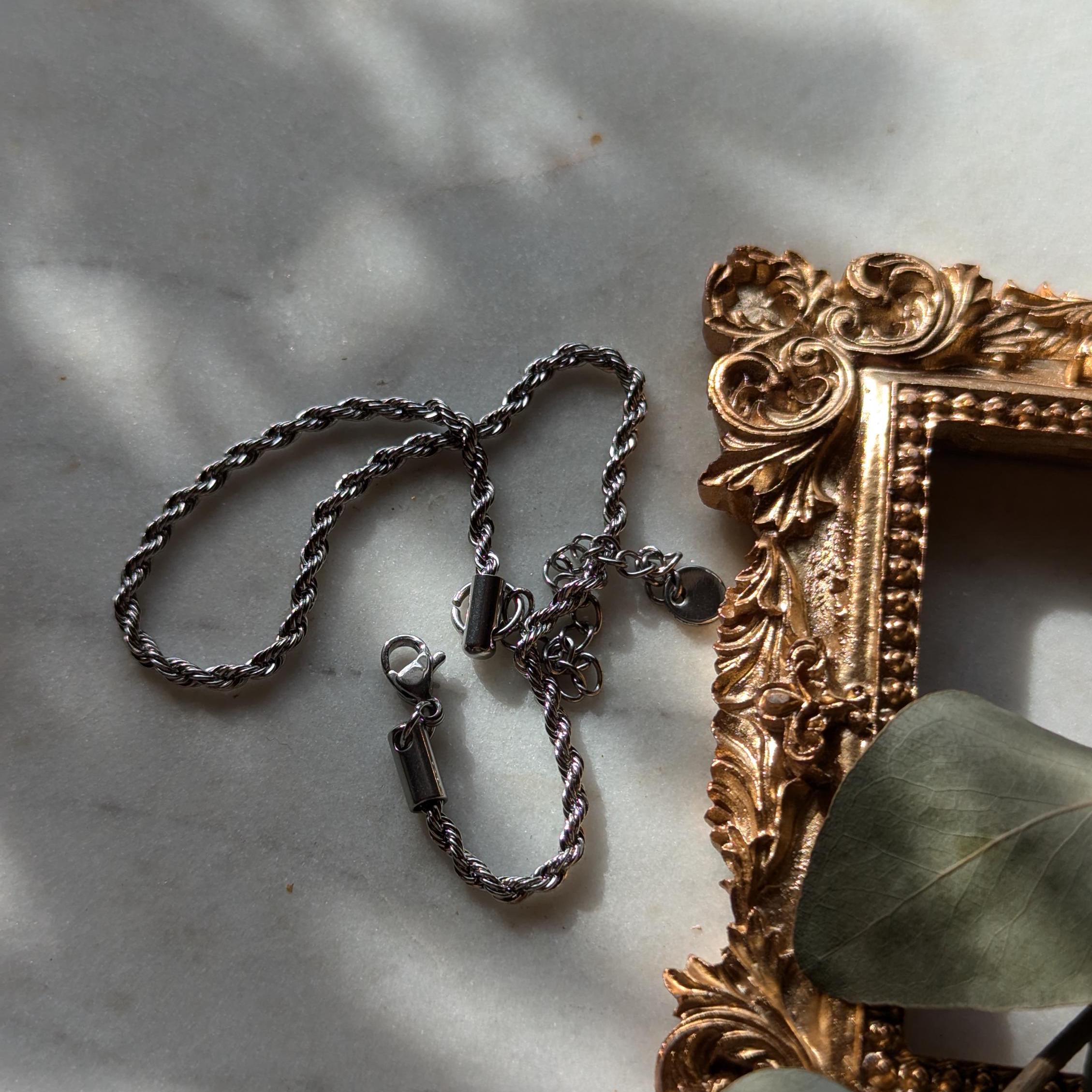 Schlichtes Edelstahl-Fußkettchen aus Schlangenkette – Minimalistisches Design für klare Linien