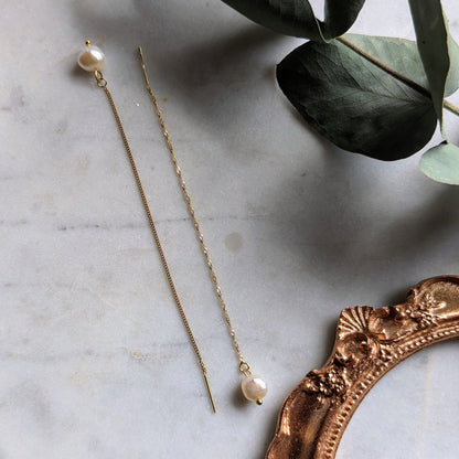 Boucles d'oreilles en fil avec perles d'eau douce de différentes couleurs