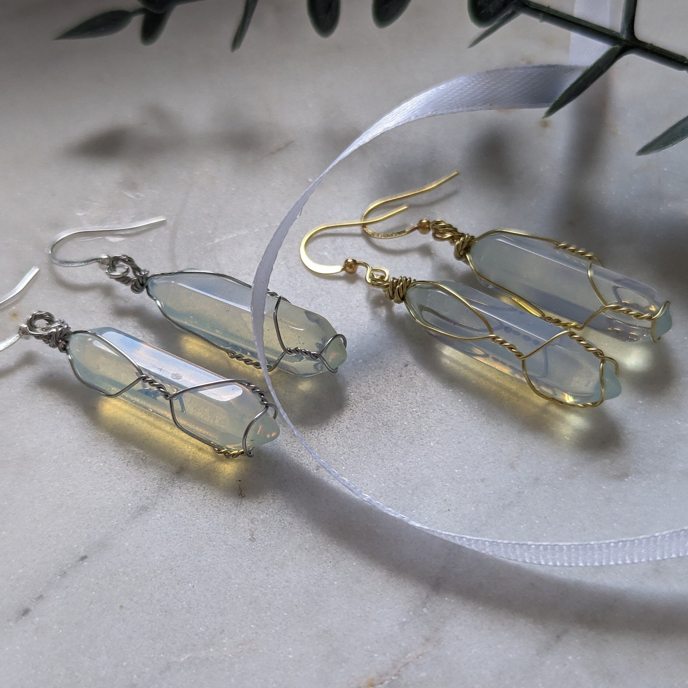 Ohrhänger "Opal Glow" – Opalglas Pendel & Edelstahl