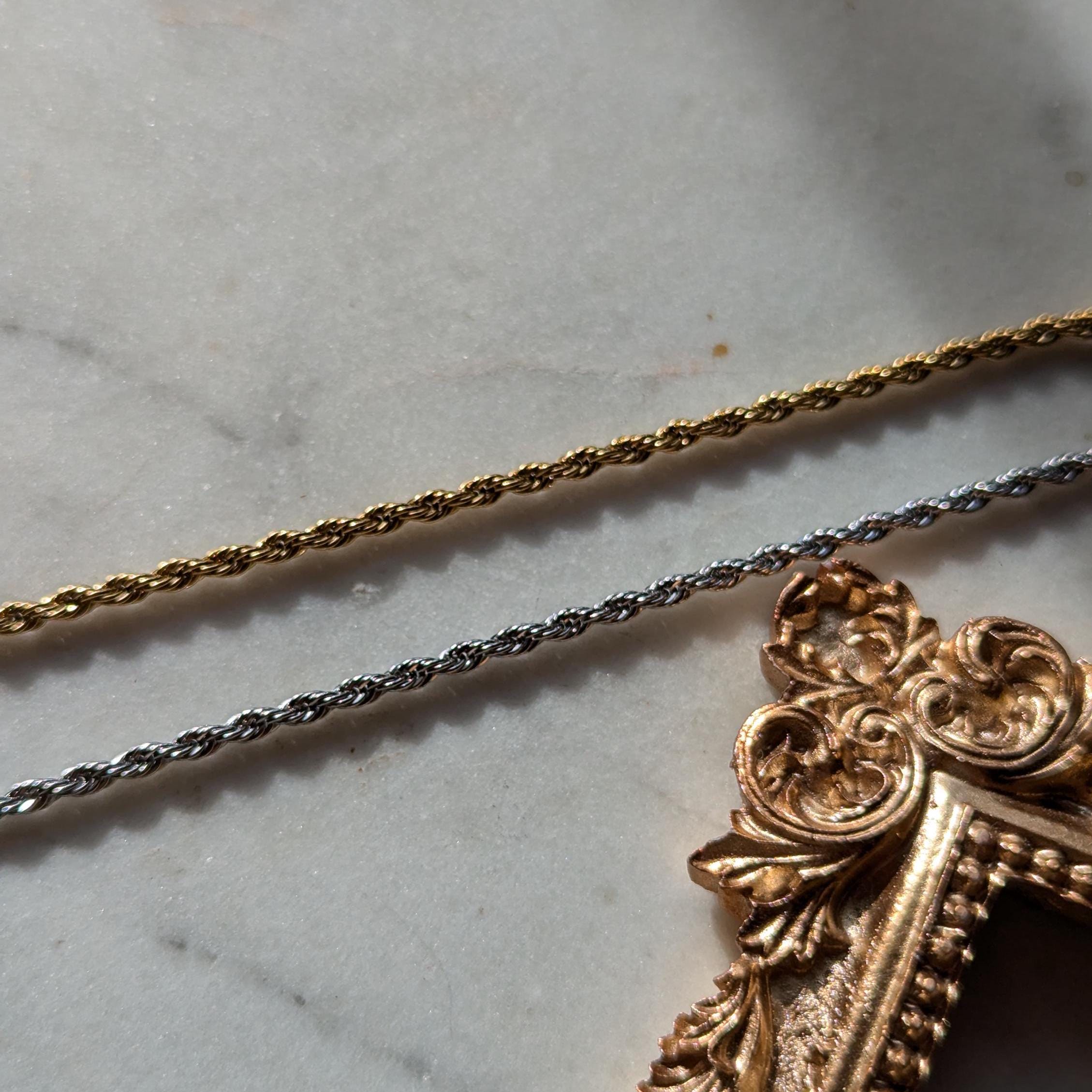 Schlichtes Edelstahl-Fußkettchen aus Schlangenkette – Minimalistisches Design für klare Linien