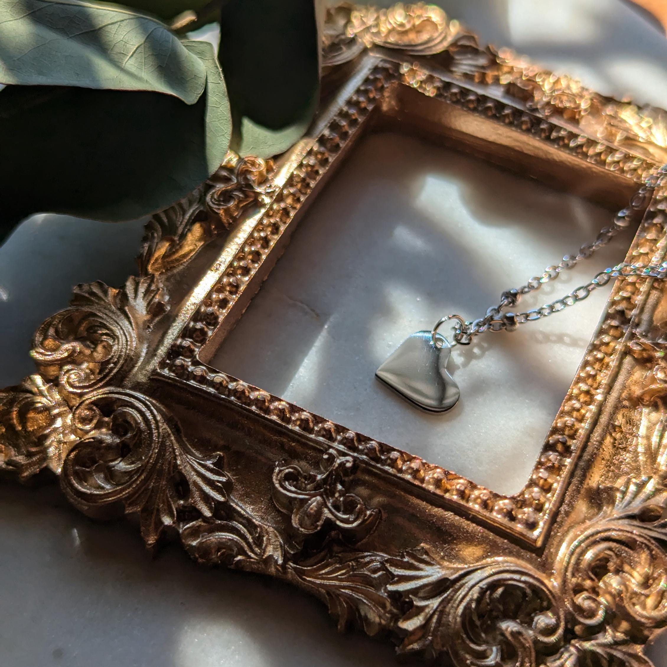 Satellitenkette mit Herzanhänger aus Edelstahl