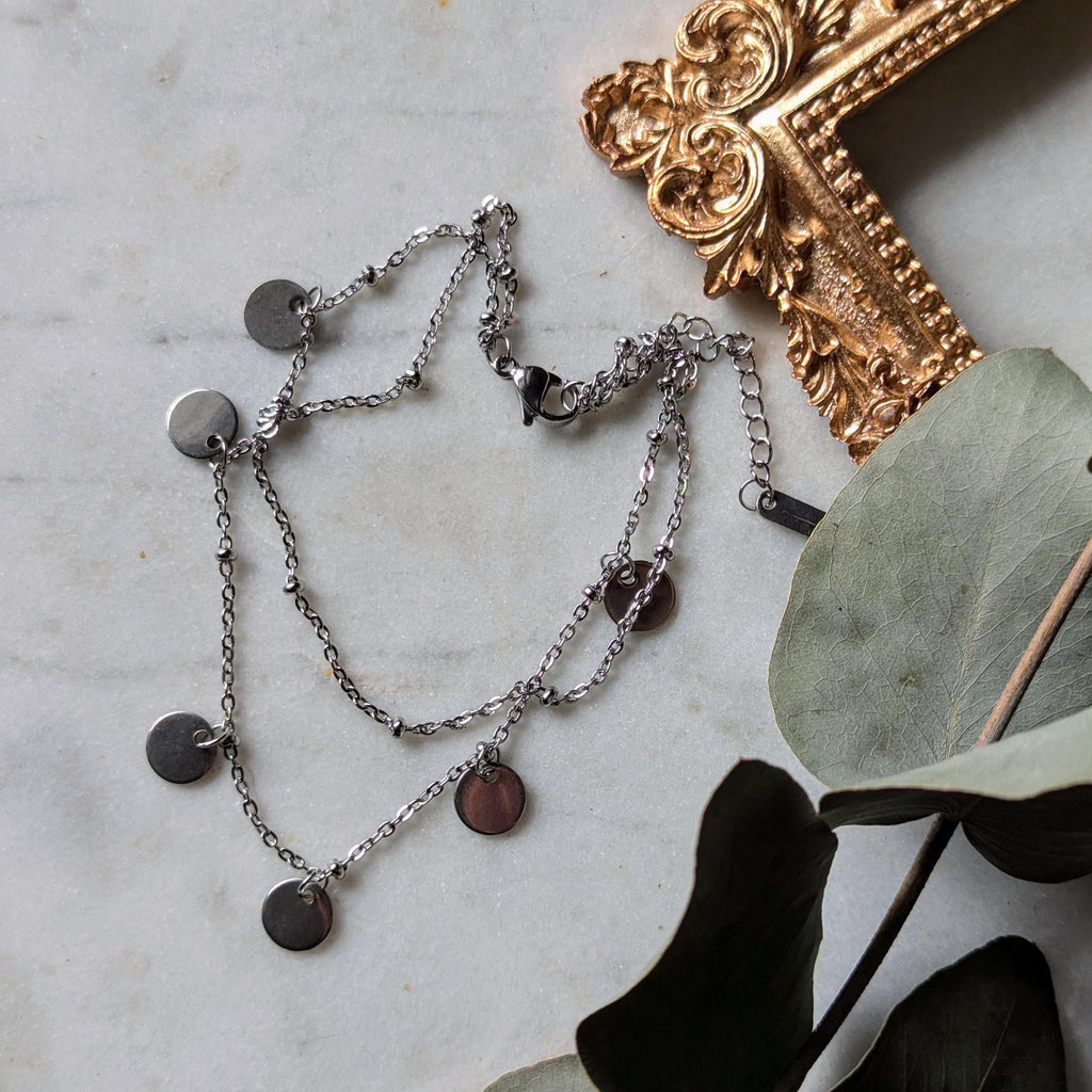 Zweireihiges Edelstahl-Fußkettchen mit runden Anhängern – Dezenter Akzent mit beweglicher Struktur