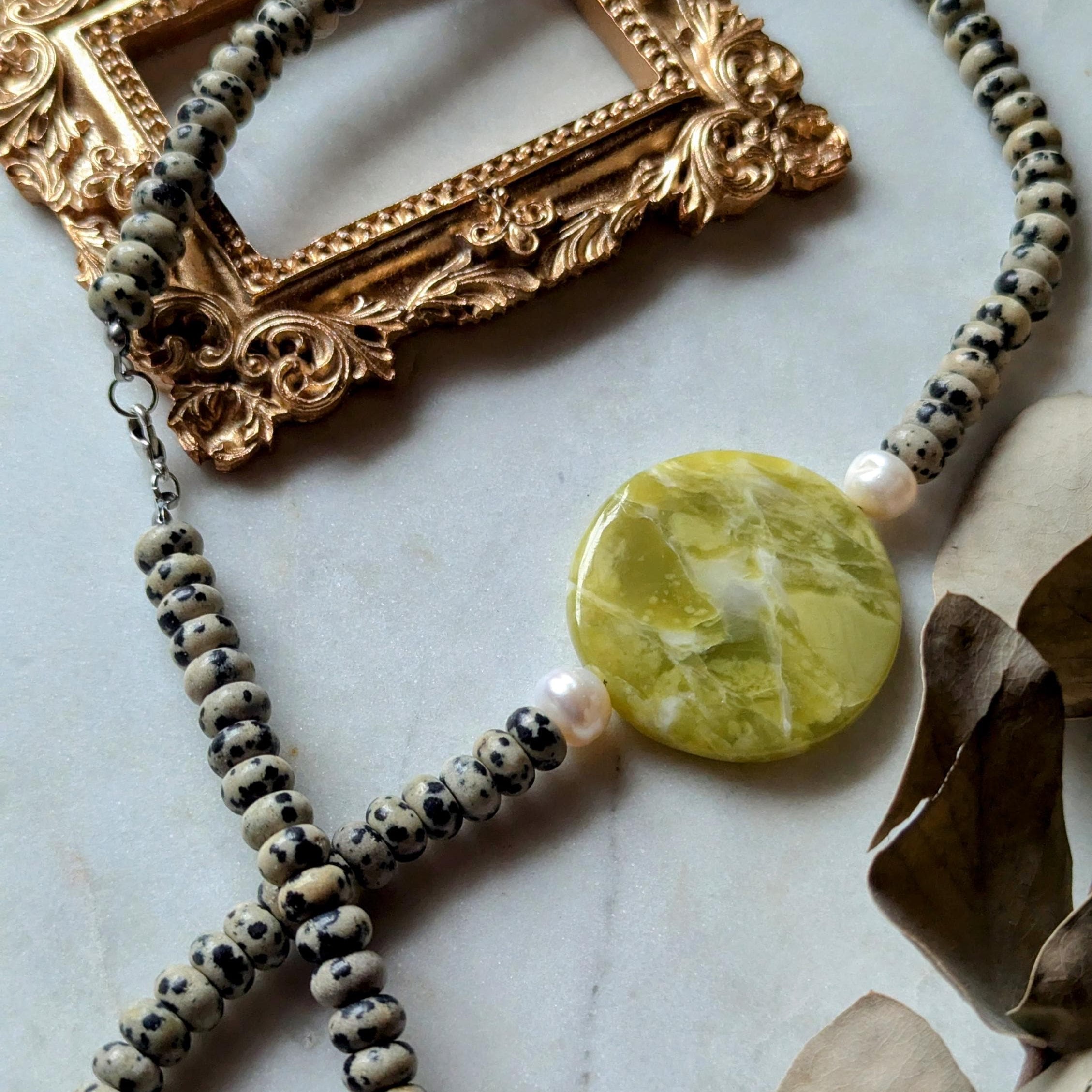 Handgemachte Halskette aus dalmatiner Jaspis und Serpentin