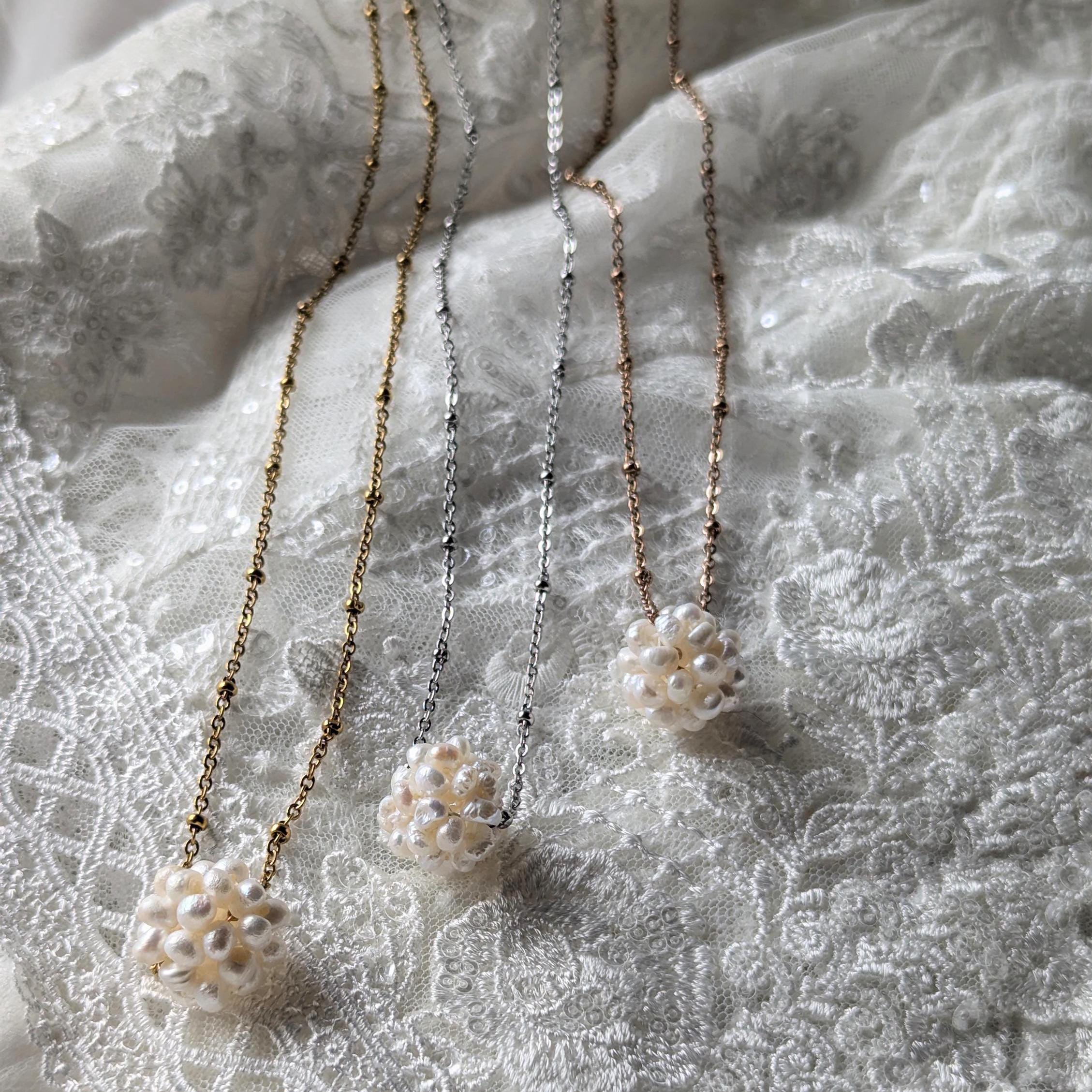 Halskette mit Schneeball aus Süßwasserperlen