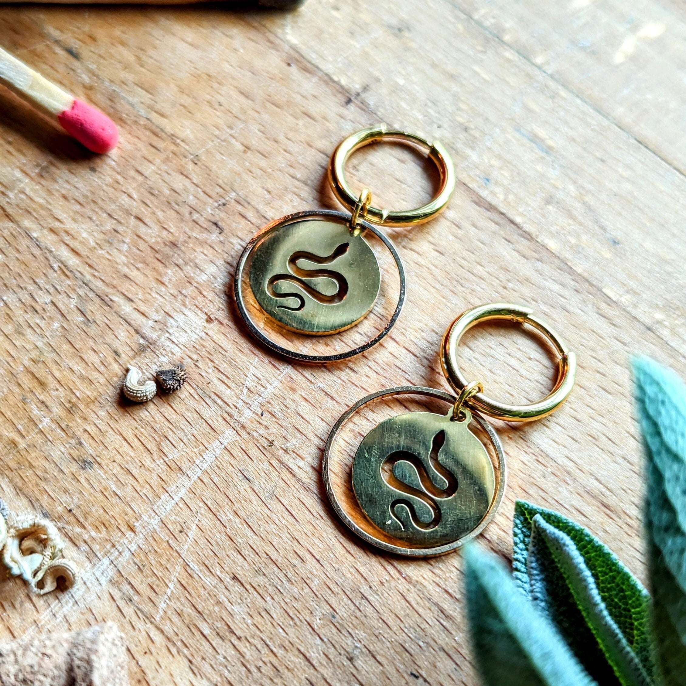 Creolen "Serpent Elegance" – Mit Schlangen-Anhänger aus Edelstahl