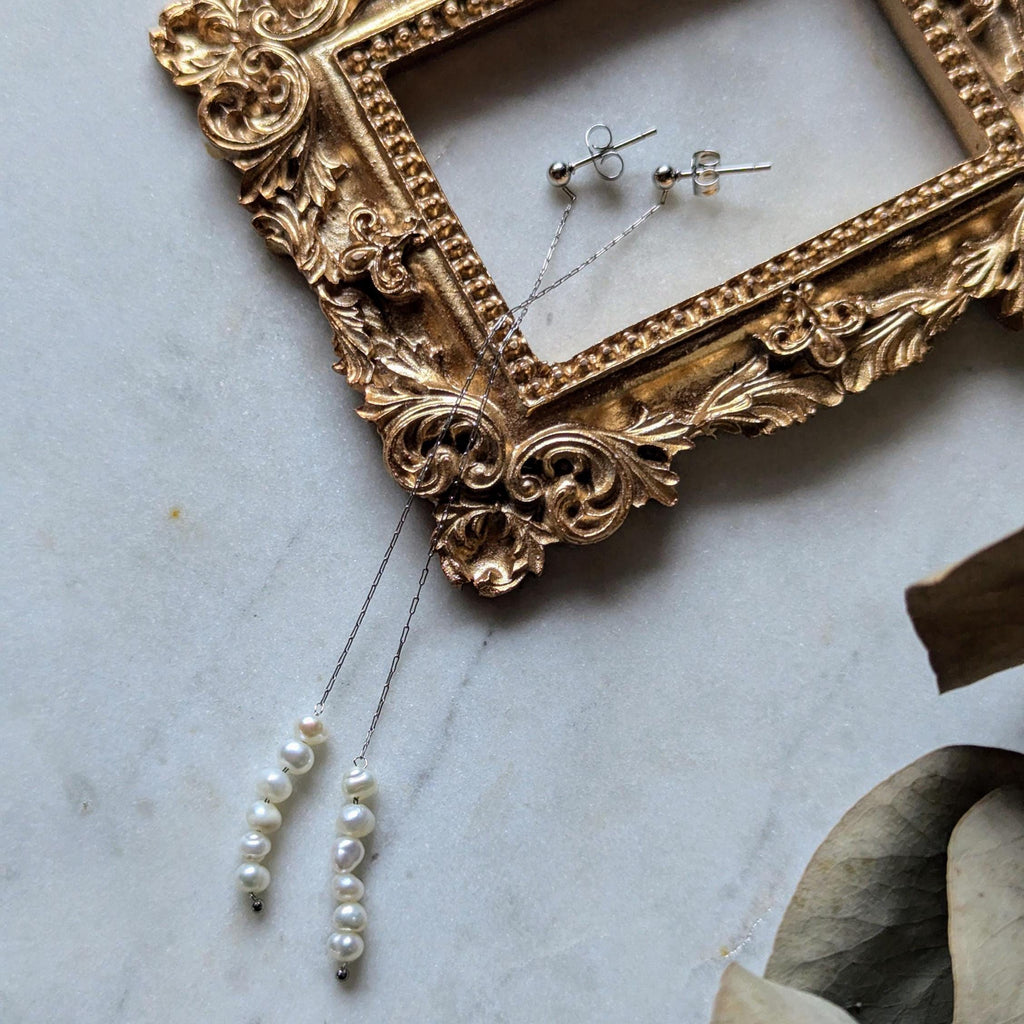 Ohrstecker "Sweetpea" mit Süßwasserperlen und Kette aus Edelstahl