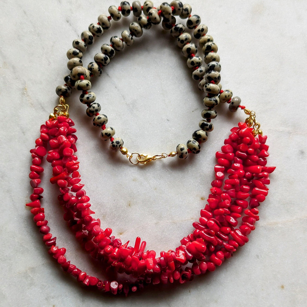 Halskette aus Dalmatiner Jaspis und Bambuskoralle