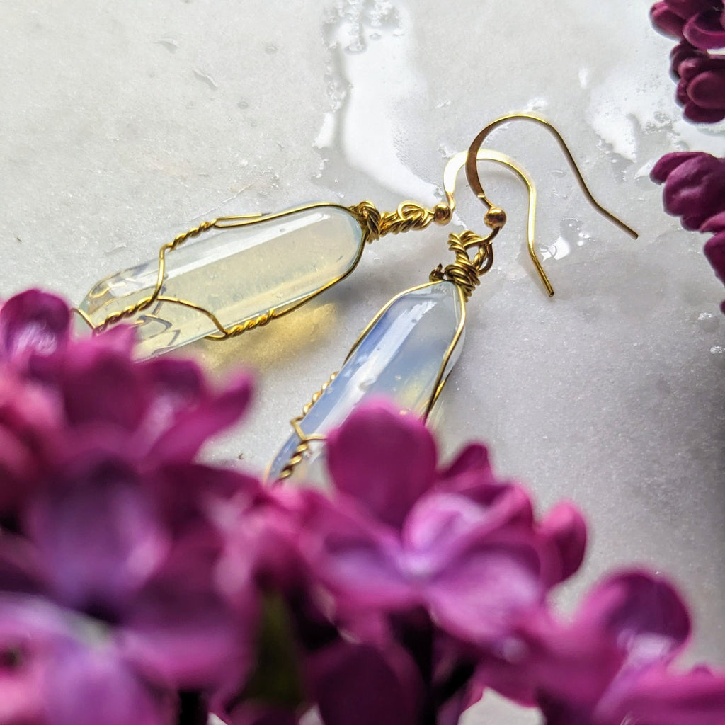 Ohrhänger "Opal Glow" – Opalglas Pendel & Edelstahl