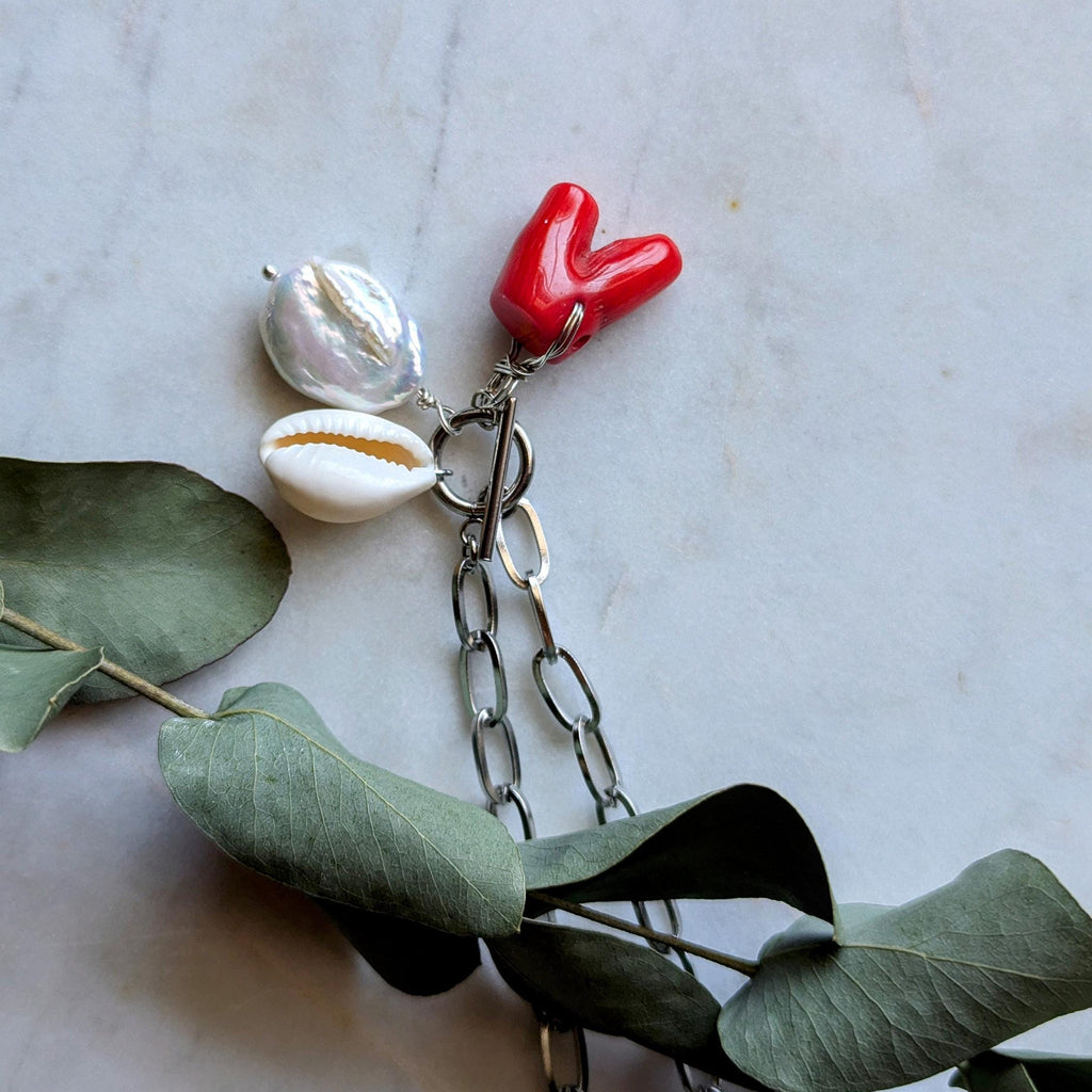 Maritime Halskette mit echter Koralle, Kauri Muschel und Barockperle