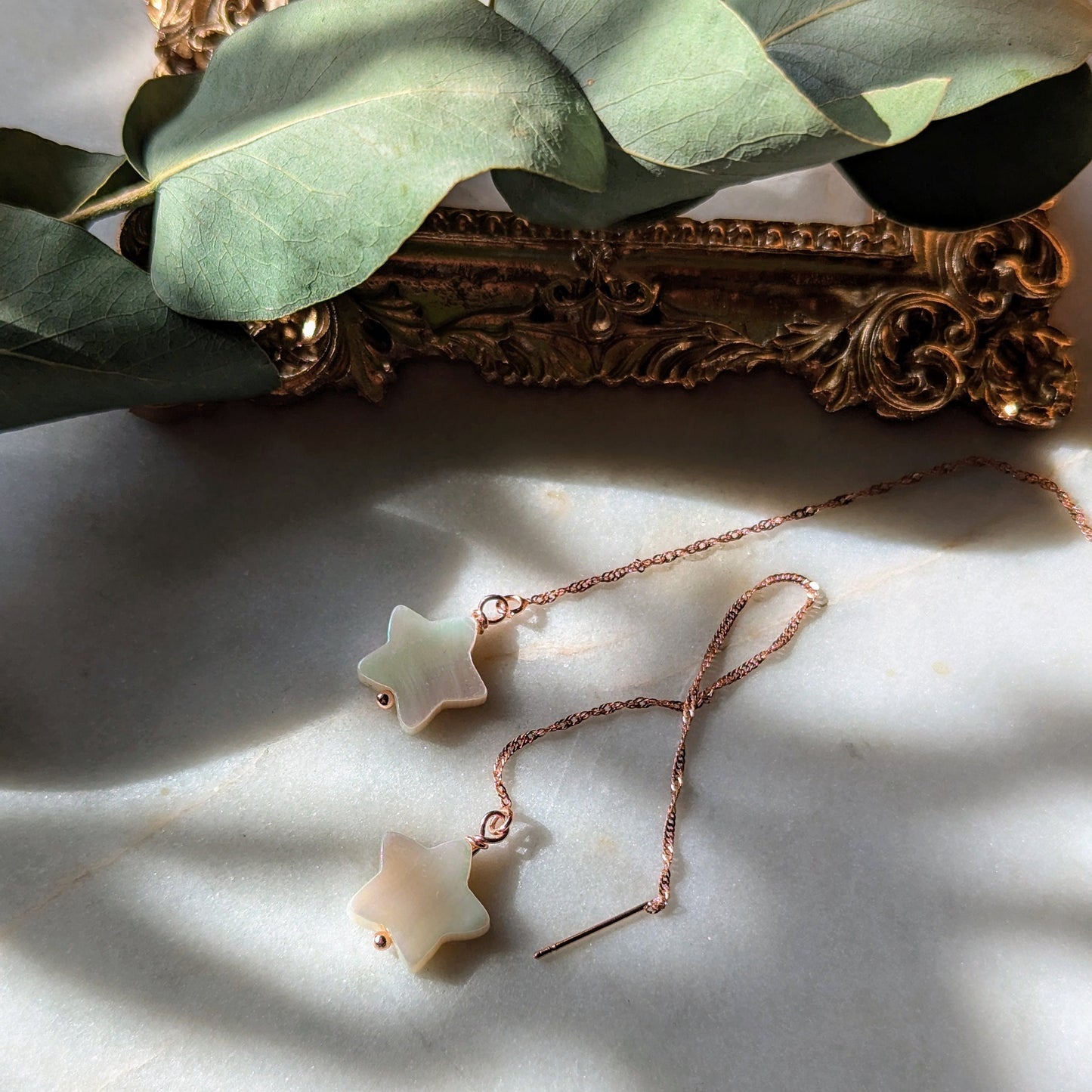 Rose gold thread earrings with mother-of-pearl stars