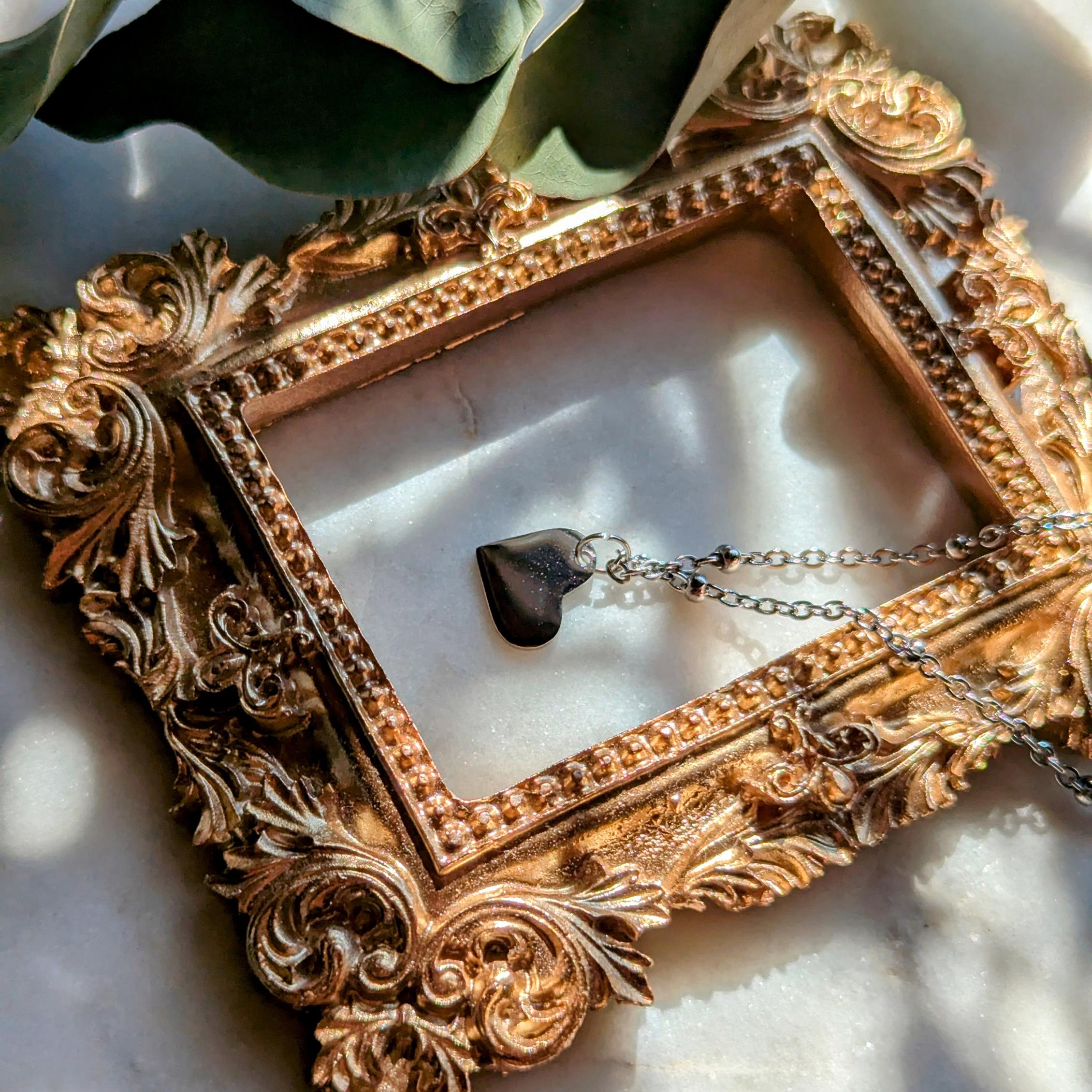 Satellitenkette mit Herzanhänger aus Edelstahl