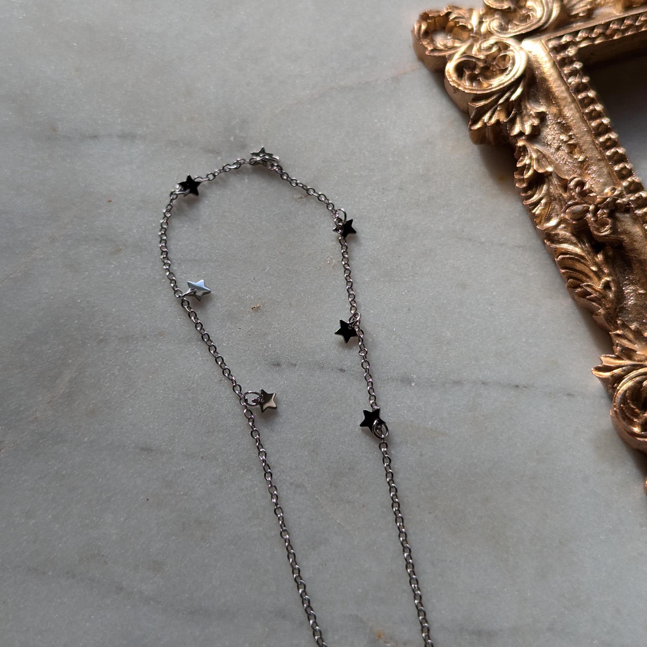 Edelstahl-Fußkettchen mit kleinen Sternanhängern – Zarter Begleiter für Alltag und Sommermomente