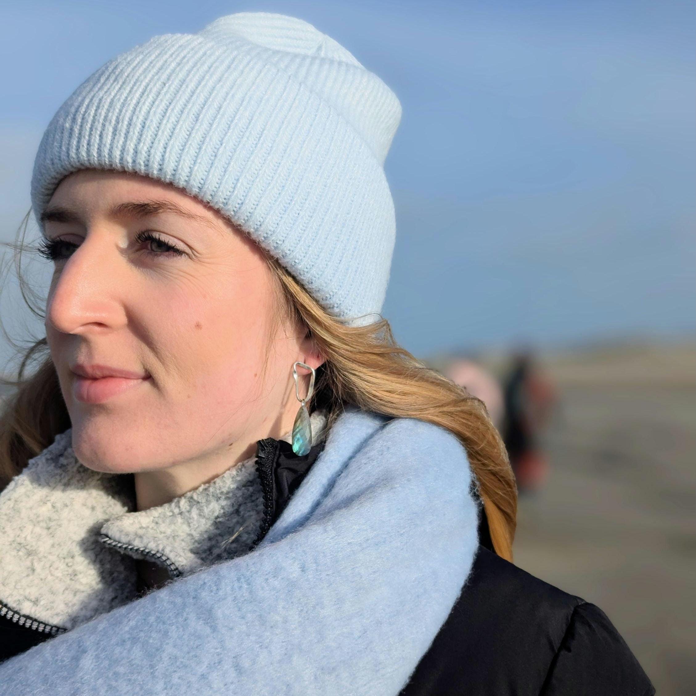 Ohrstecker "Möbius Echo" – Handgeschmiedet Silber & Blauer Labradorit (Einzelstück)