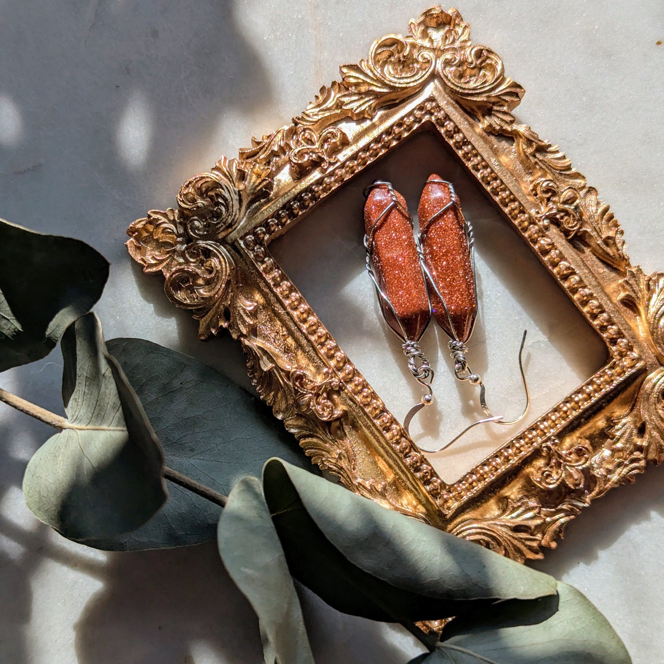 Ohrhänger "Starlight Glow" – Goldfluss-Pendel & Silberdrah