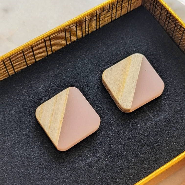 Viereckige Ohrstecker Colourblock Wood  aus buntem Resin und Holz