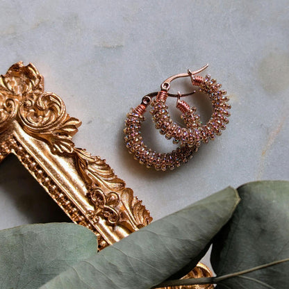 Color Wraps Creolen "Rosé Rainbow" – Roségold & Schillernde Rocailles