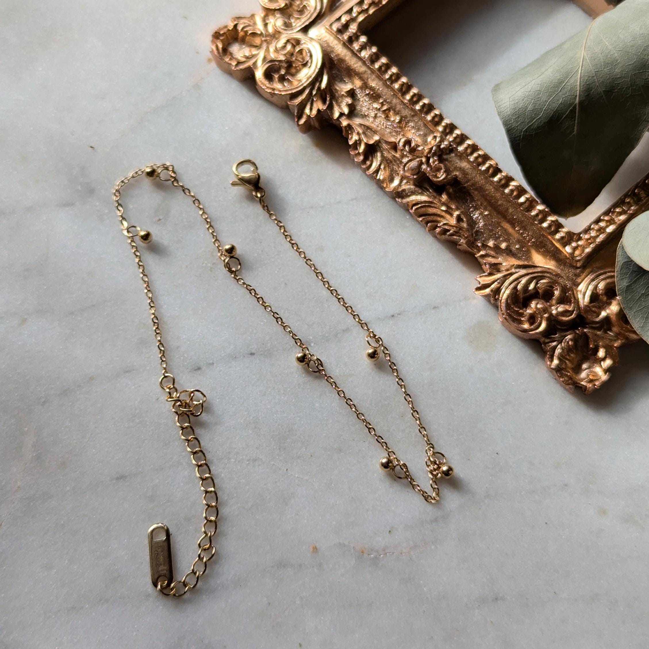 Zartes Edelstahl-Fußkettchen mit kugelförmigen Anhängern – Vielseitiger Akzent für warme Tage