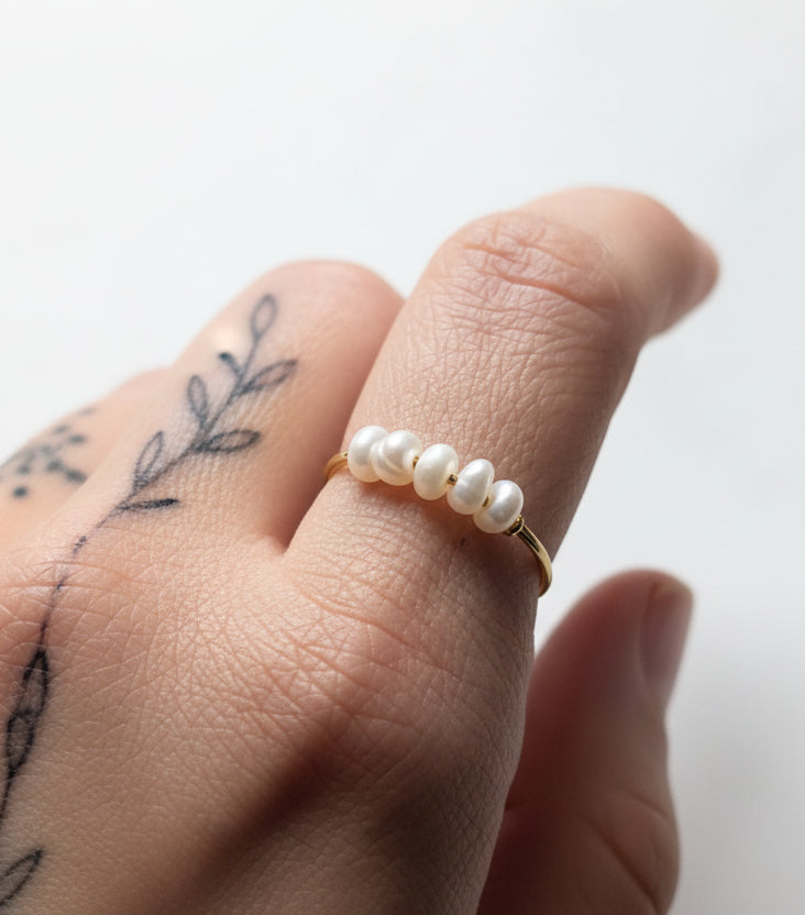 Perlenring "Sweetpea" – Edelstahl mit Süßwasserperlen