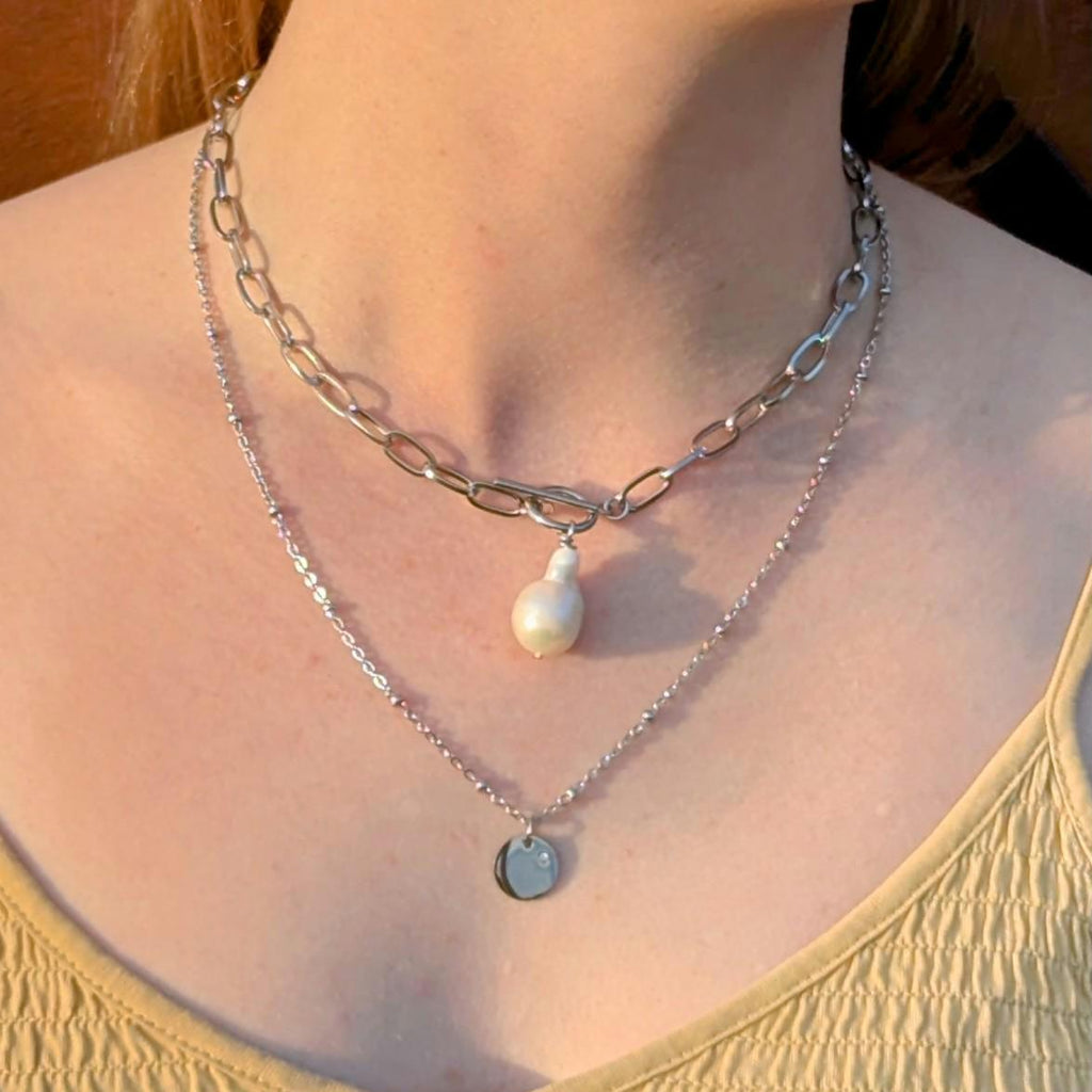 Anchor chain with toggle clasp and baroque pearl