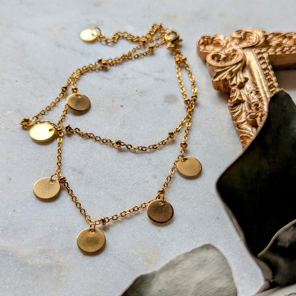 Zweireihiges Edelstahl-Fußkettchen mit runden Anhängern – Dezenter Akzent mit beweglicher Struktur