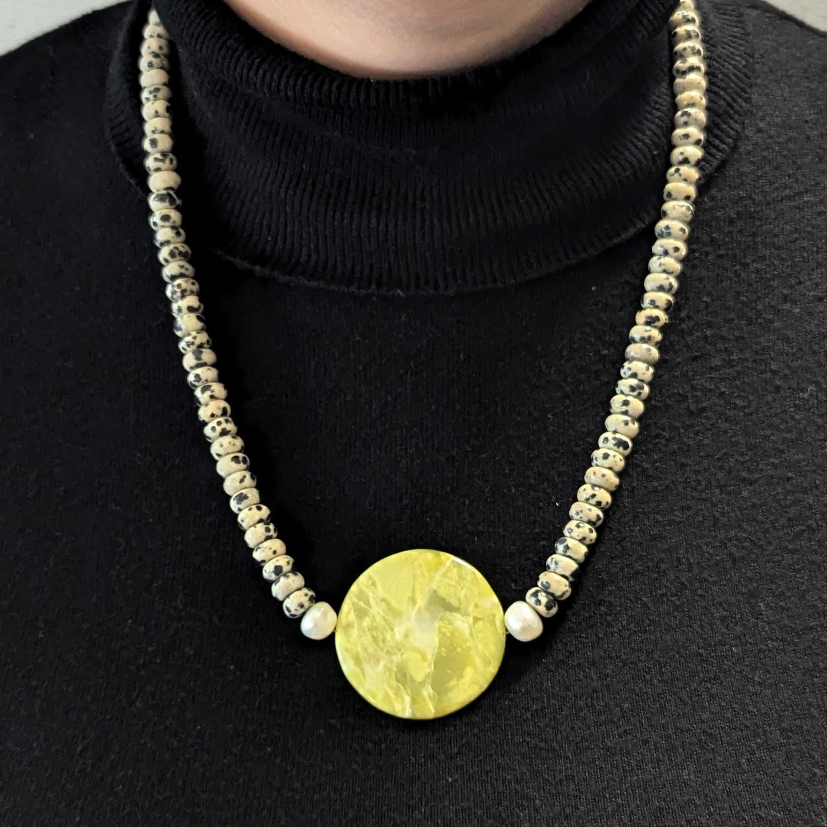 Handgemachte Halskette aus dalmatiner Jaspis und Serpentin