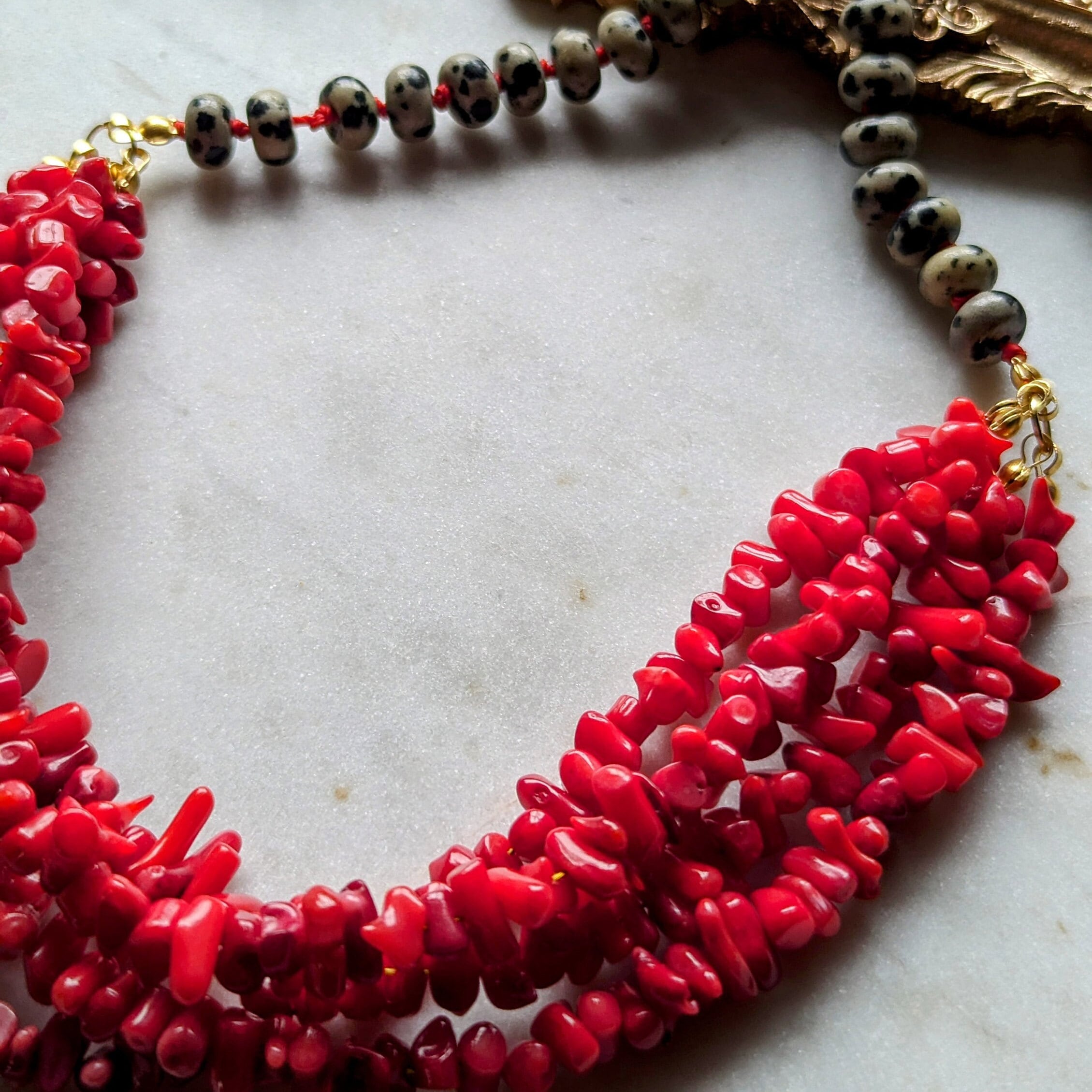 Halskette aus Dalmatiner Jaspis und Bambuskoralle