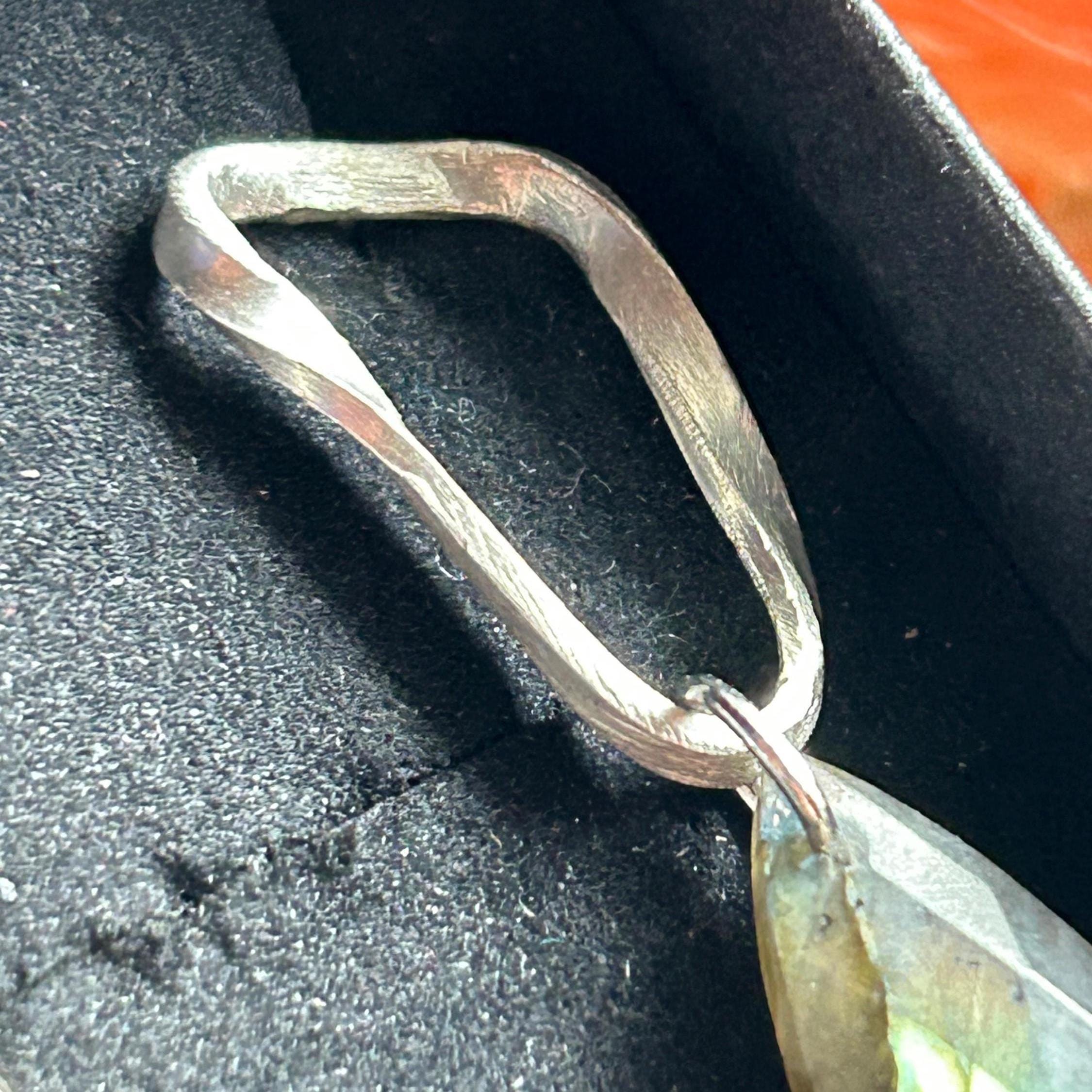 Ohrstecker "Möbius Echo" – Handgeschmiedet Silber & Blauer Labradorit (Einzelstück)