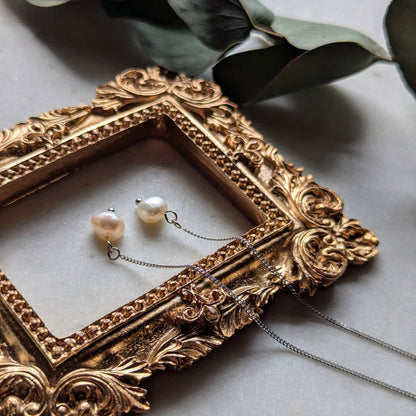 Boucles d'oreilles en fil avec perles d'eau douce de différentes couleurs