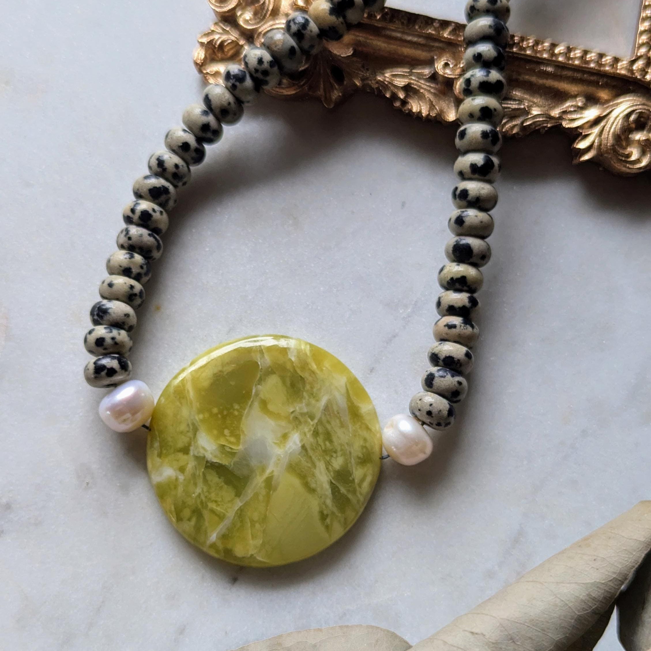 Handgemachte Halskette aus dalmatiner Jaspis und Serpentin