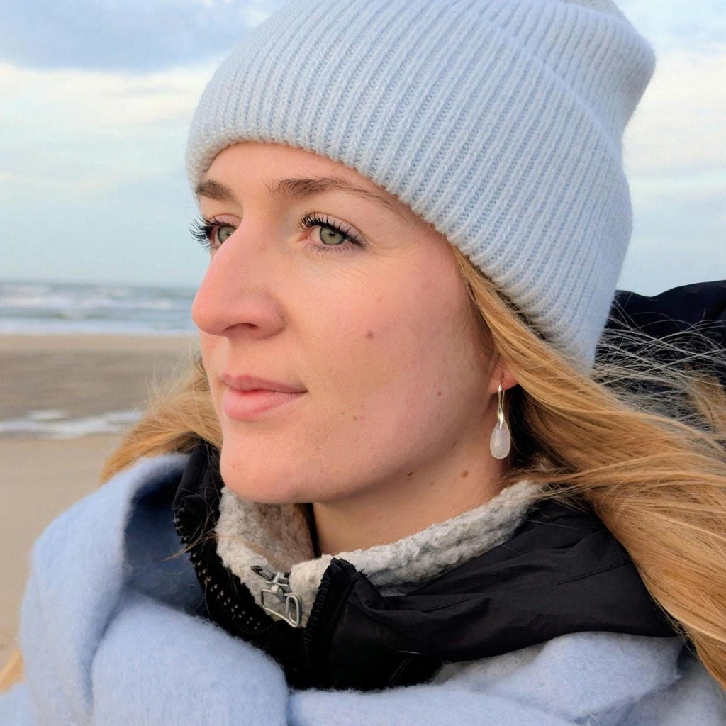 Ohrhänger aus Mondstein mit Haken aus 925ger Silber