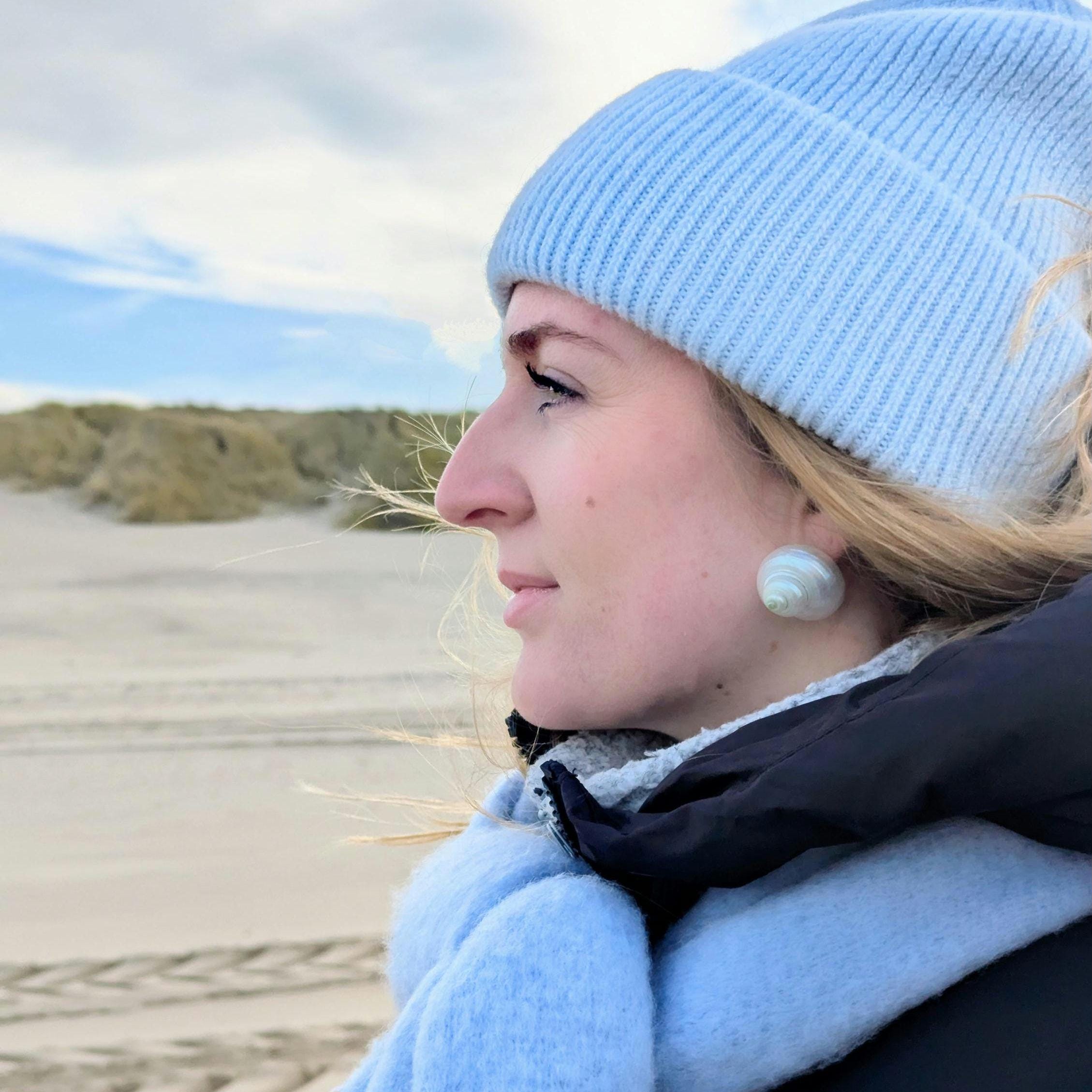 Ohrringe "Ocean Glimmer" – Schimmernde Ohrstecker aus Meeresschneckengehäusen