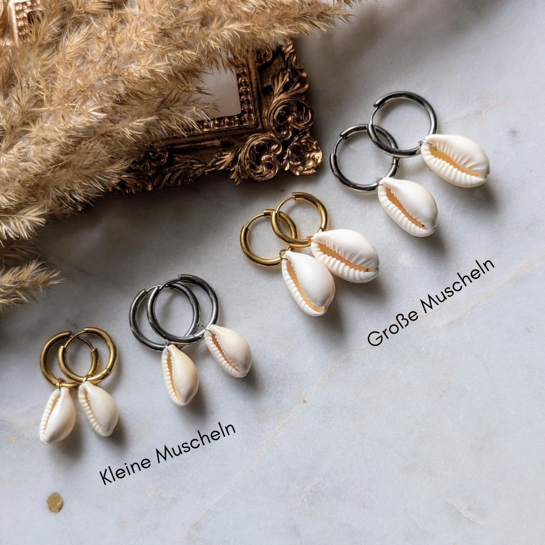 Creolen mit kleinen Kauri-Muscheln – Edelstahl-Ohrringe mit feinem Muscheldetail