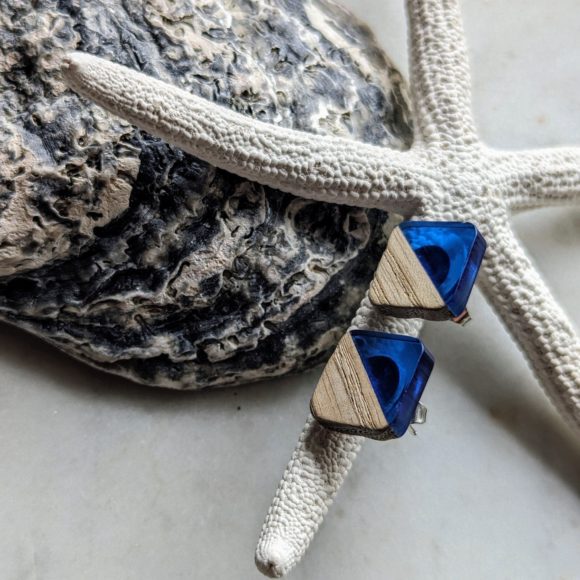 Viereckige Ohrstecker Colourblock Wood  aus buntem Resin und Holz