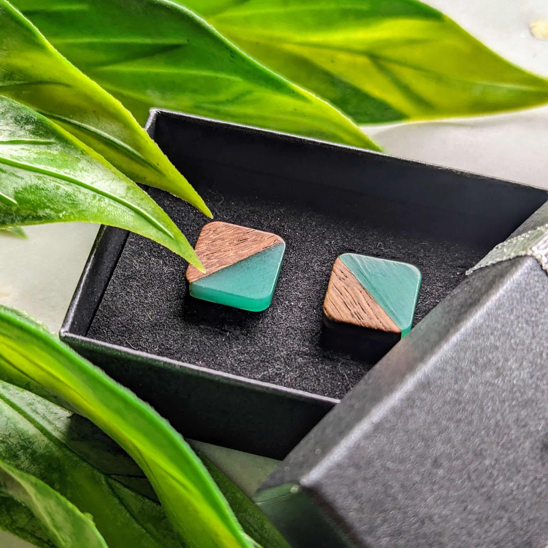 Viereckige Ohrstecker Colourblock Wood  aus buntem Resin und Holz