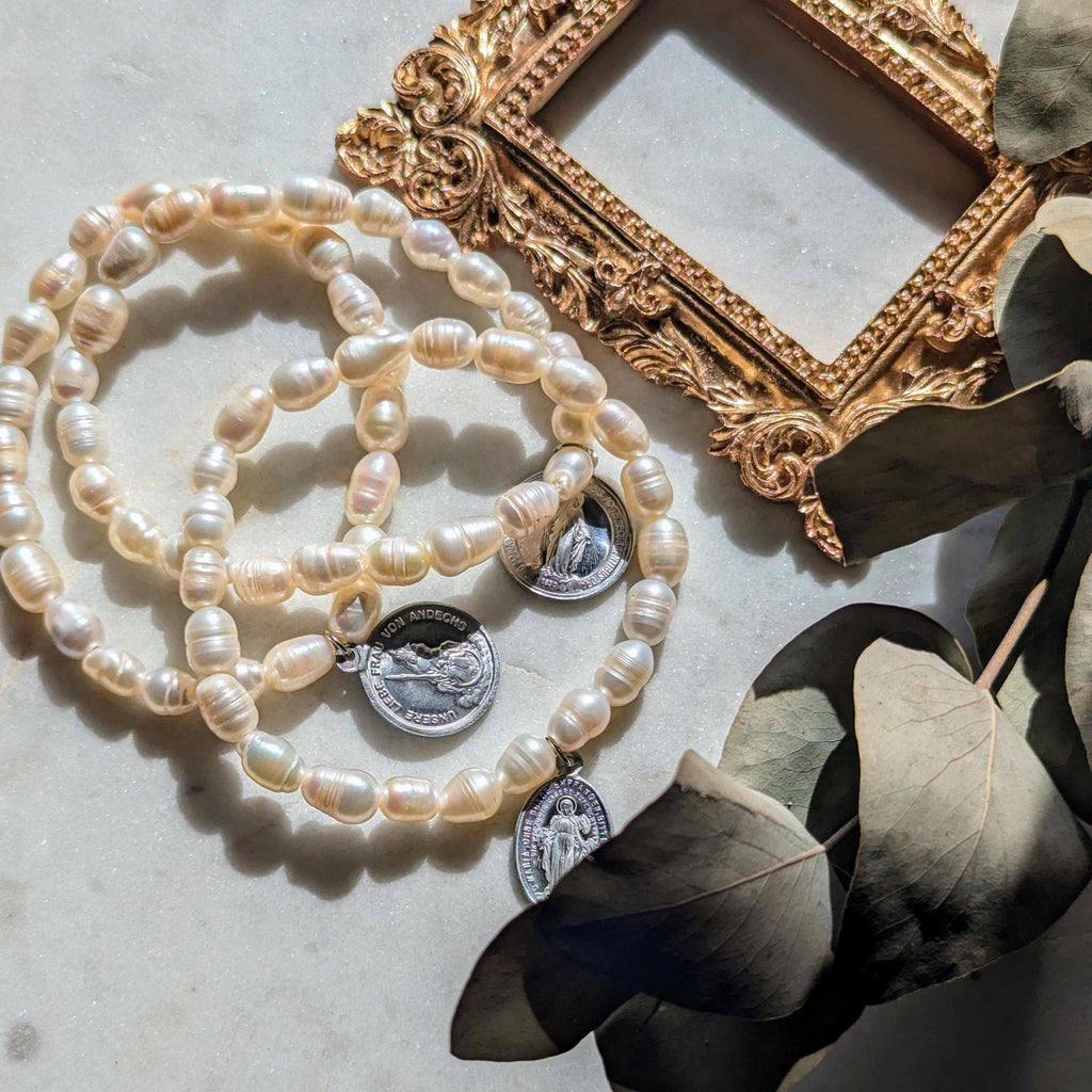 Süßwasserperlenarmband mit Marienmedaille vom Kloster Andechs