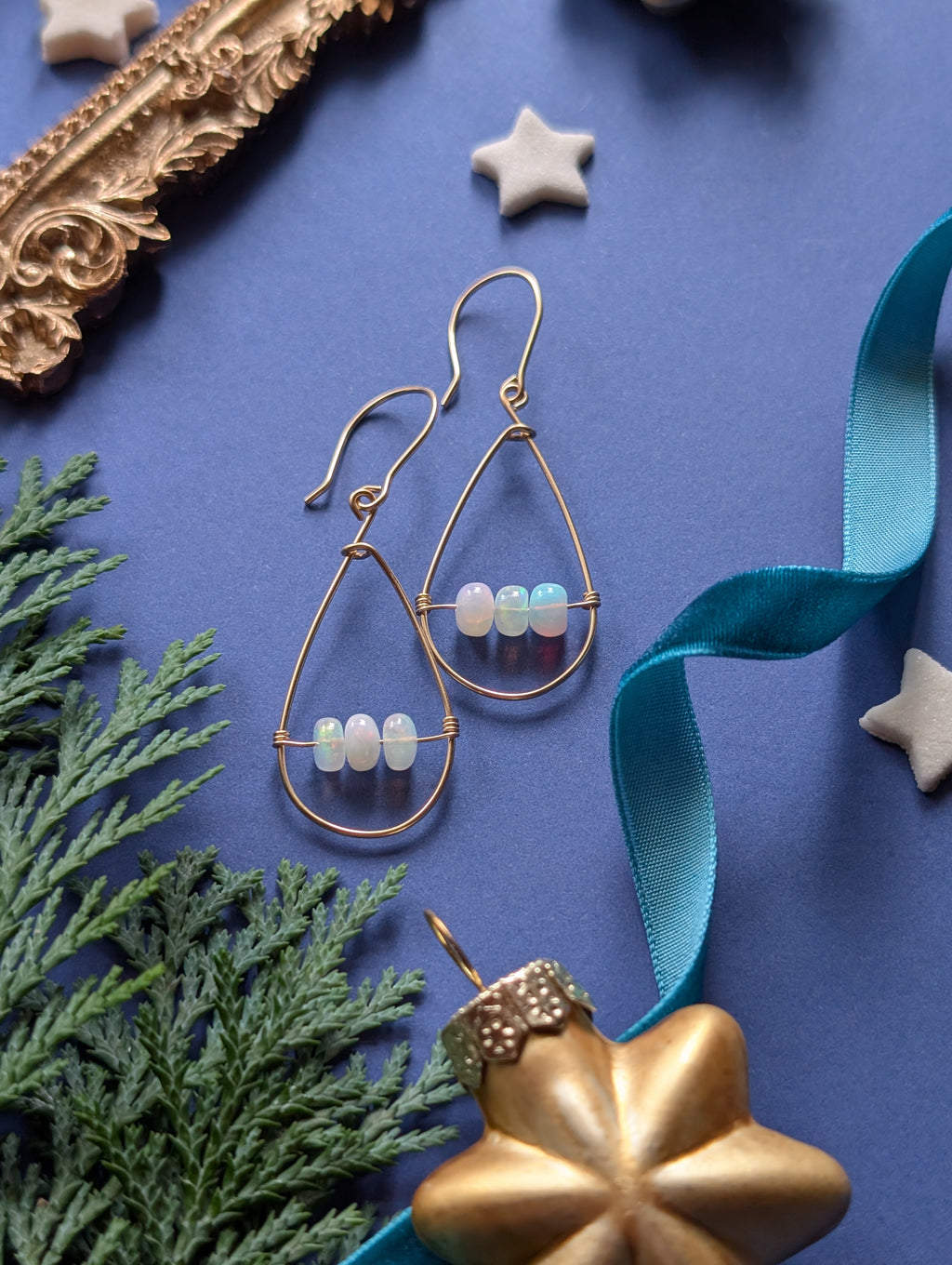 Opaline Tears - Tropfenförmige Ohrhänger mit Feueropal Perlen