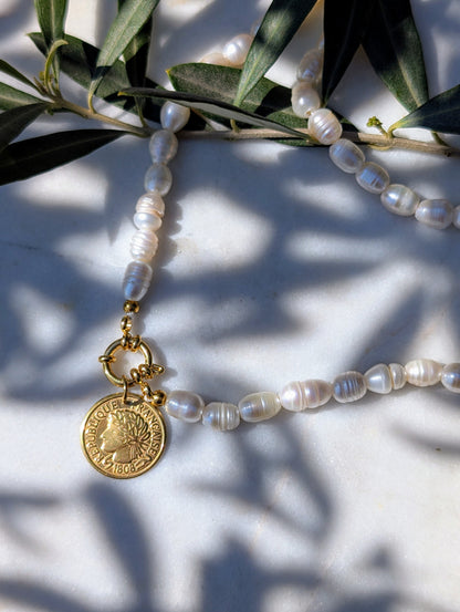 Short freshwater pearl necklace | Pearl choker with large baroque pearl | Freshwater pearl necklace