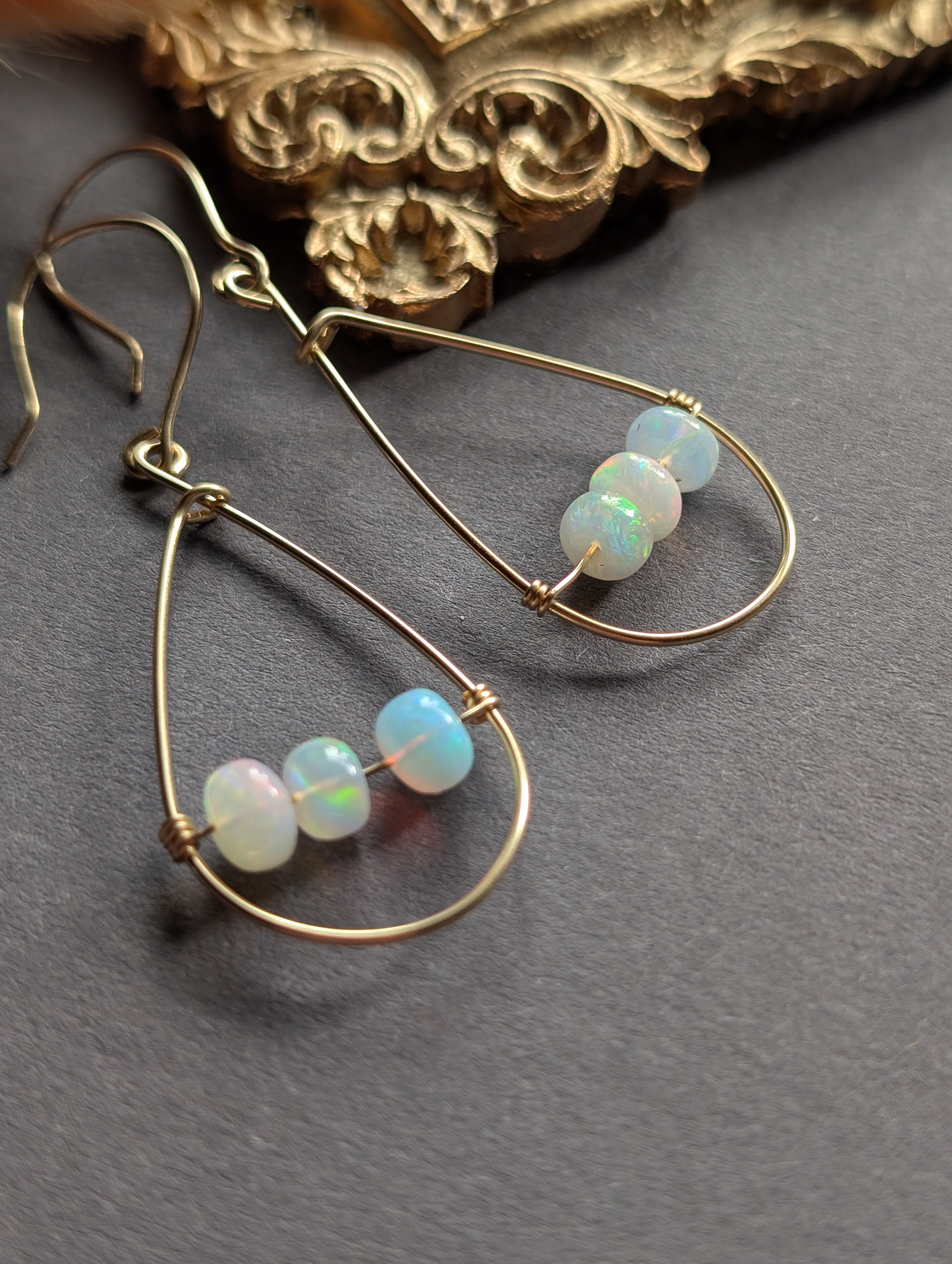 Opaline Tears - Tropfenförmige Ohrhänger mit Feueropal Perlen