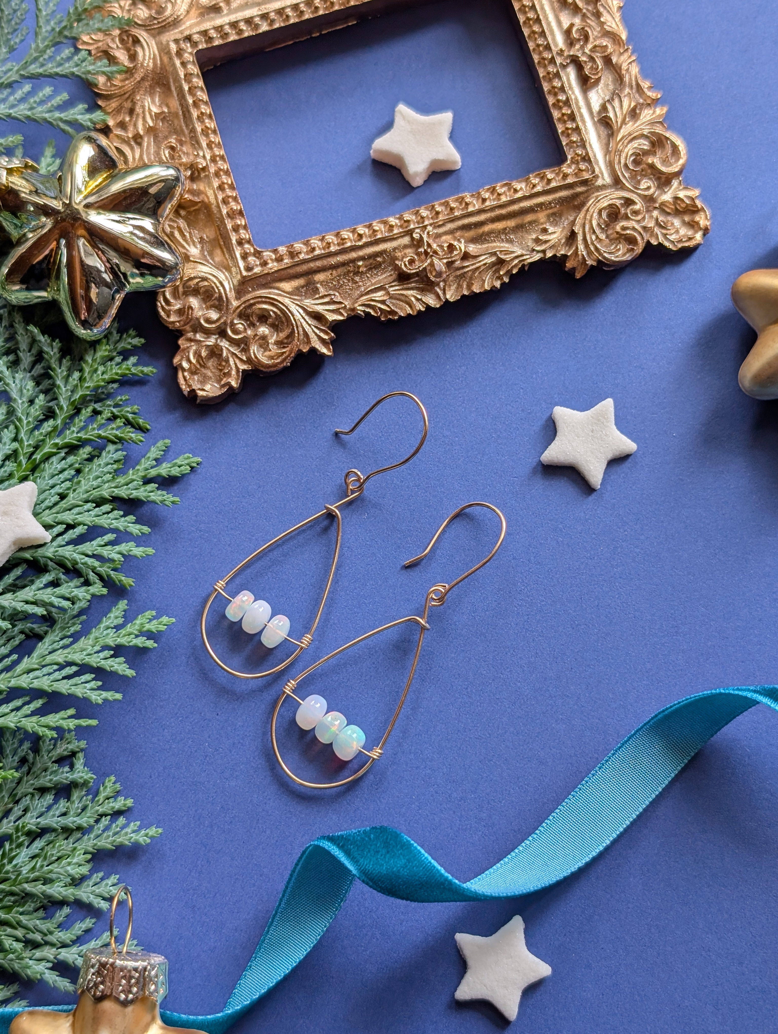 Opaline Tears - Tropfenförmige Ohrhänger mit Feueropal Perlen