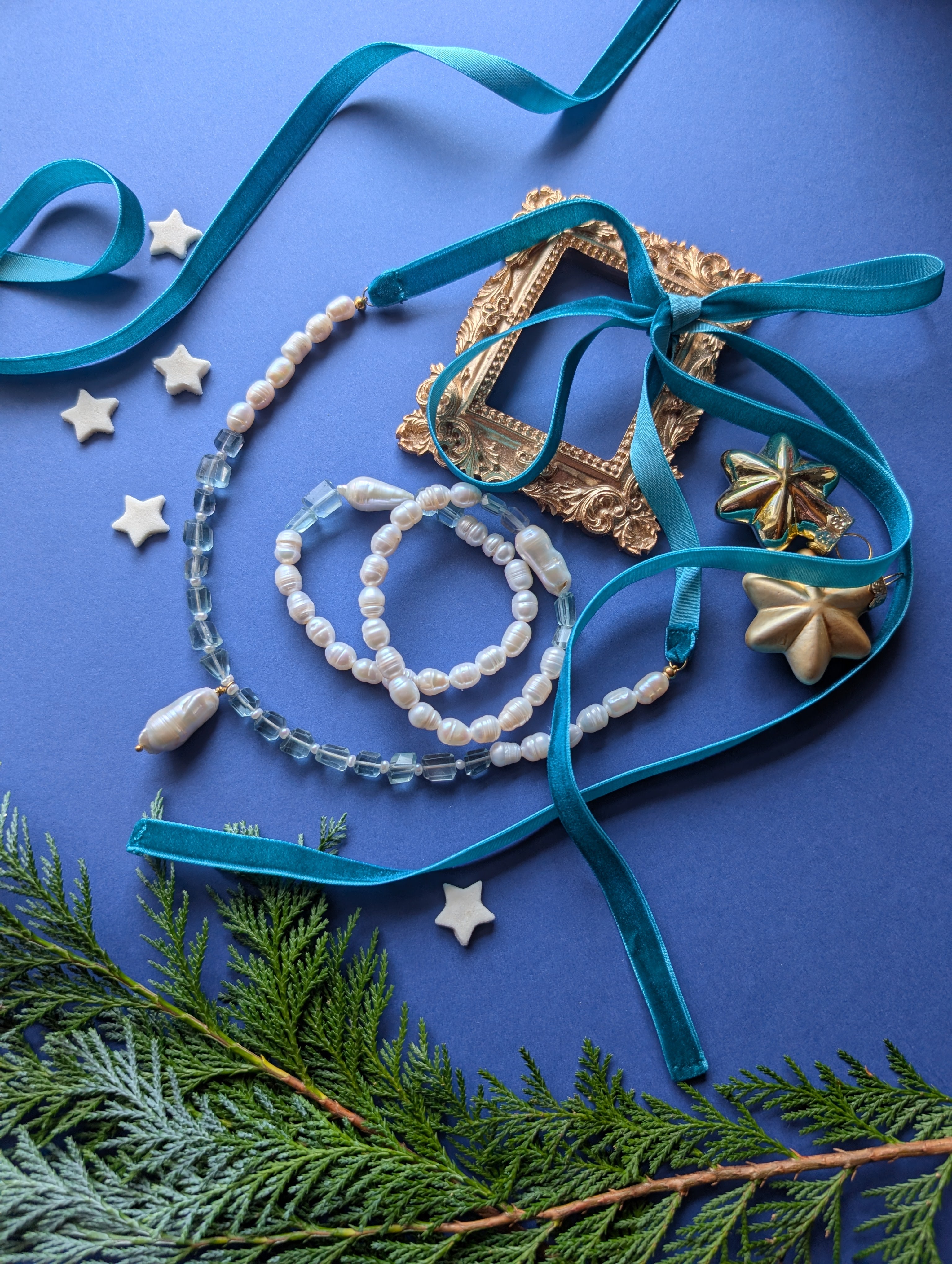 Winter Pearl Armband – Süßwasserperlen und Fluorit