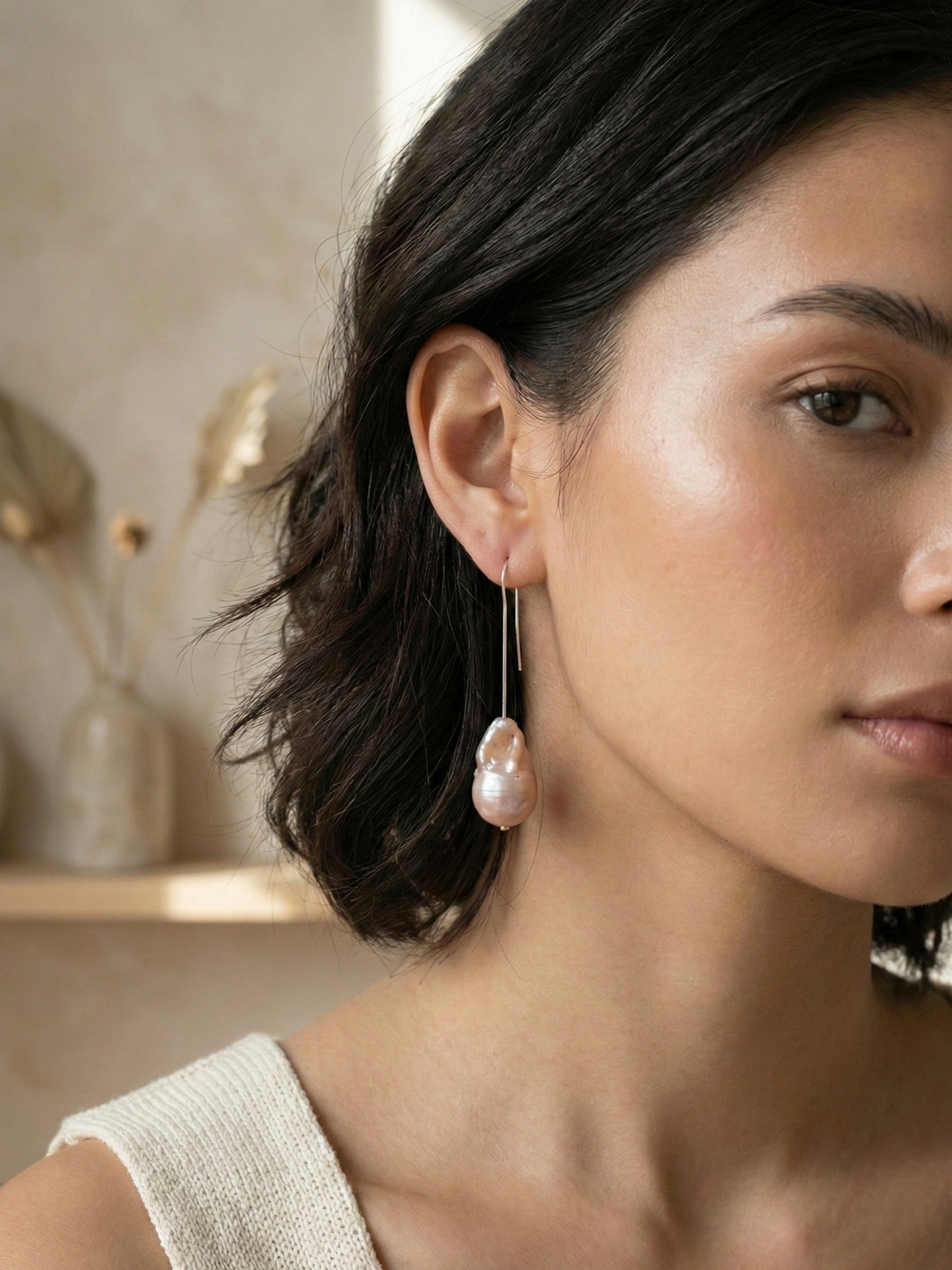 Rosewood Key - Barockperlen Ohrhänger mit Schlüsselloch Detail