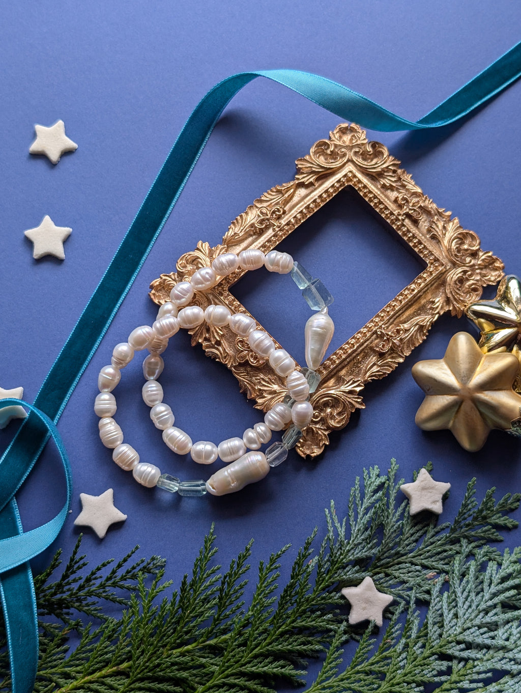 Winter Pearl Armband – Süßwasserperlen und Fluorit