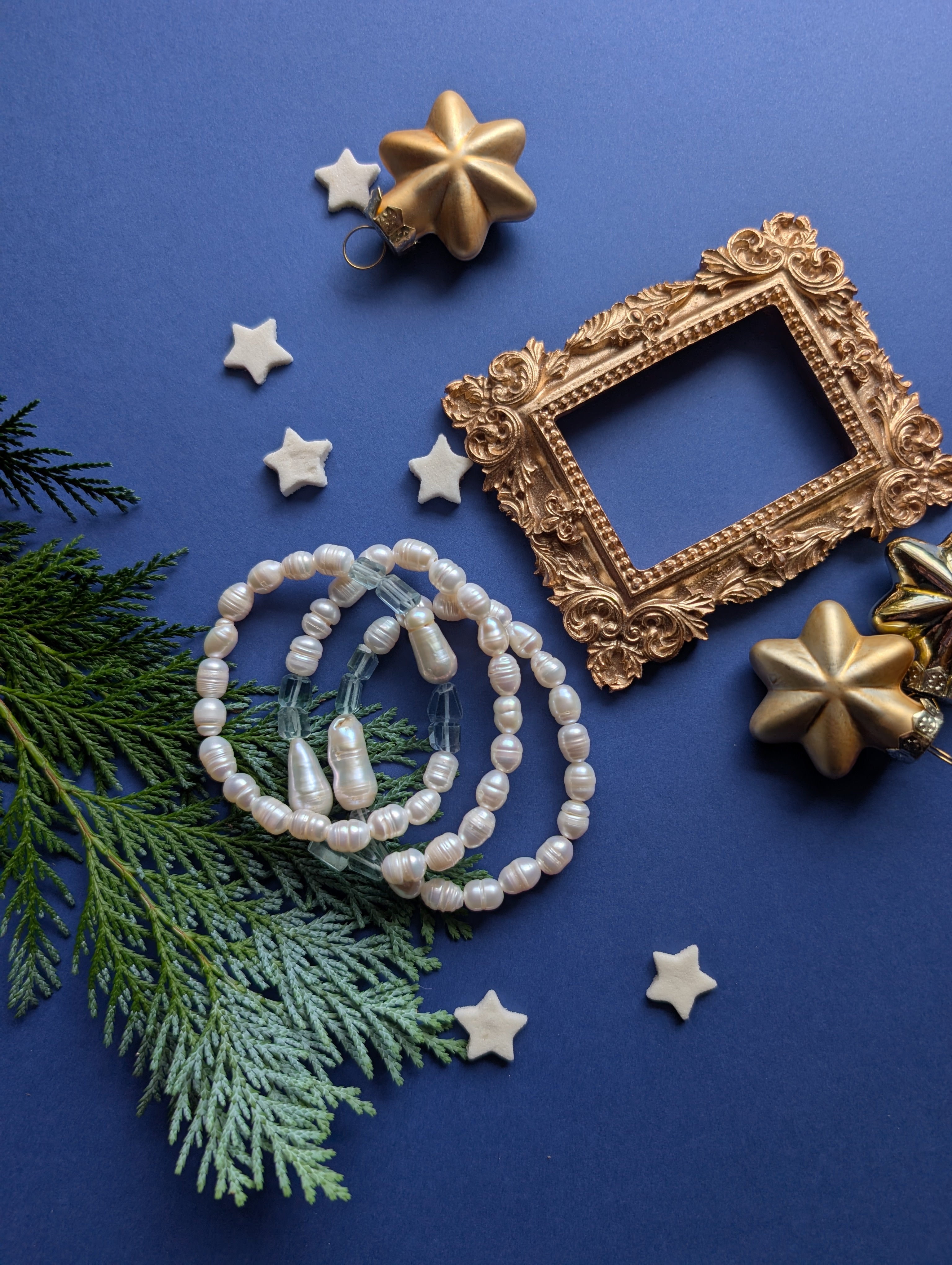 Winter Pearl Armband – Süßwasserperlen und Fluorit