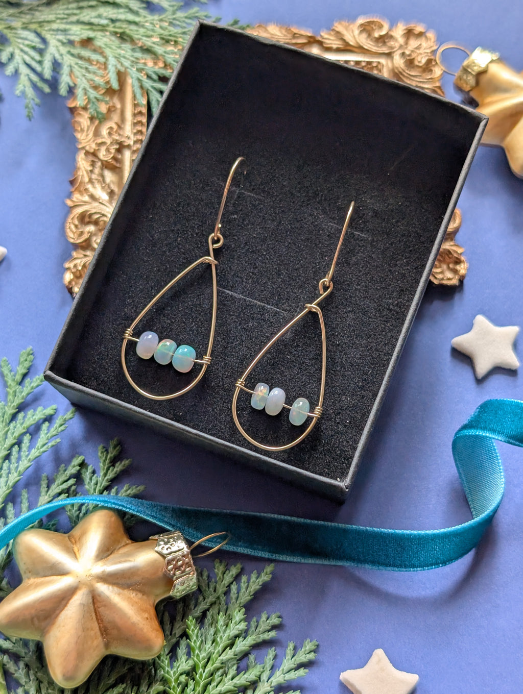 Opaline Tears - Tropfenförmige Ohrhänger mit Feueropal Perlen