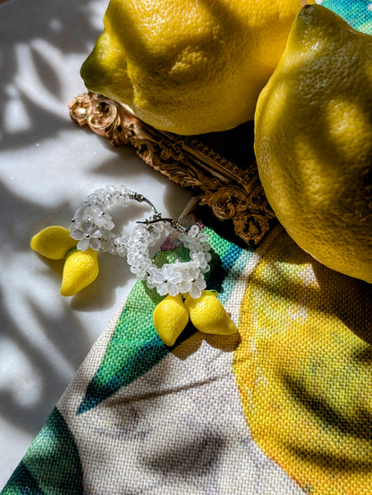 Creole di Limone – Color Wraps Edelstahl-Creolen mit Zitronen und Blüten