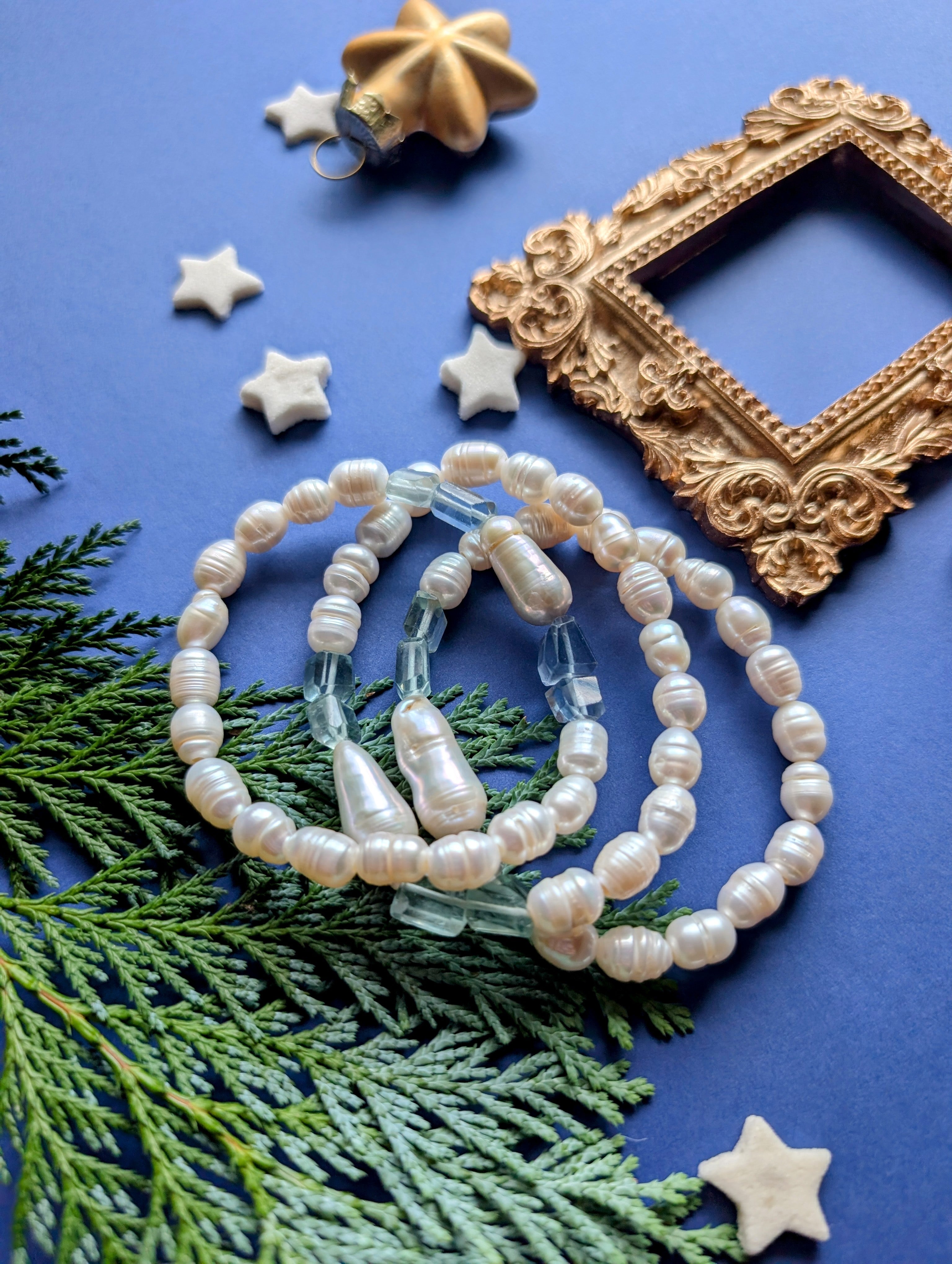 Winter Pearl Armband – Süßwasserperlen und Fluorit