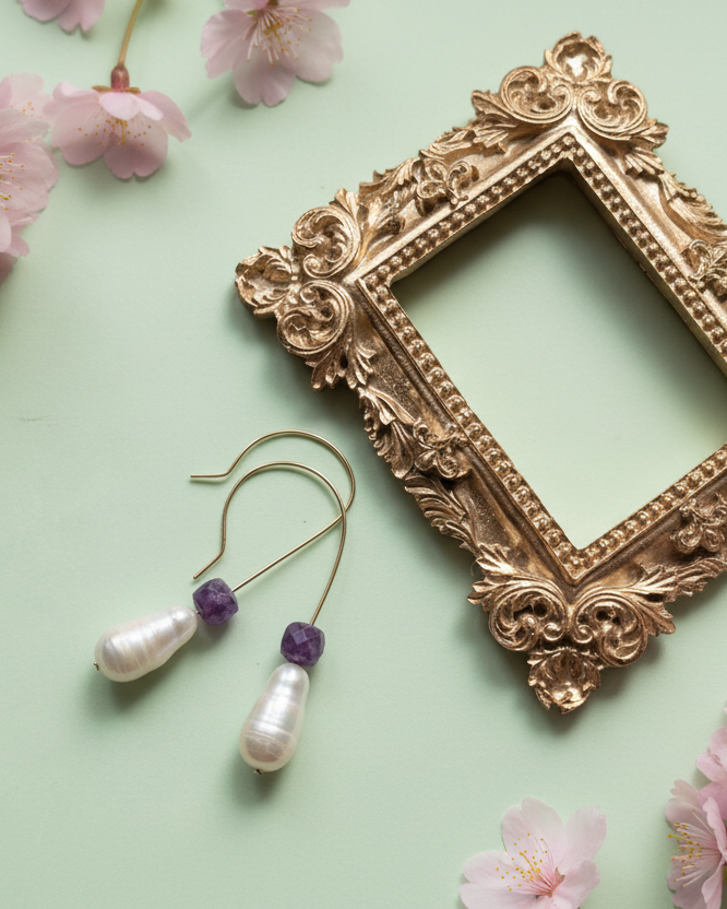 Royal Drops - Ohrhänger mit Barockperle und violettem Quarz