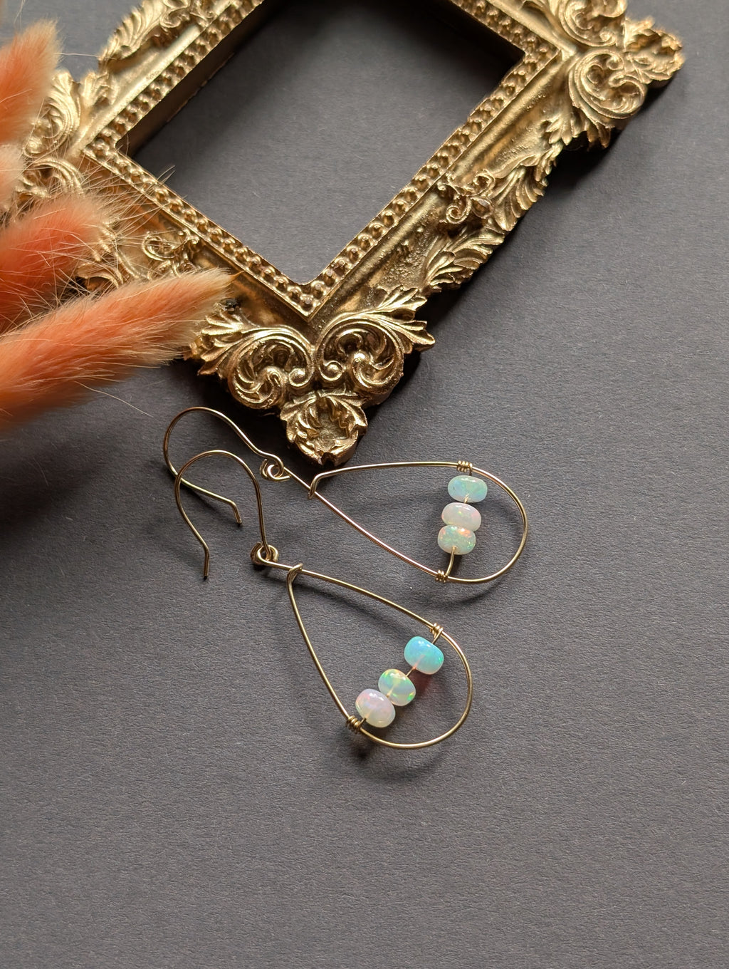 Opaline Tears - Tropfenförmige Ohrhänger mit Feueropal Perlen